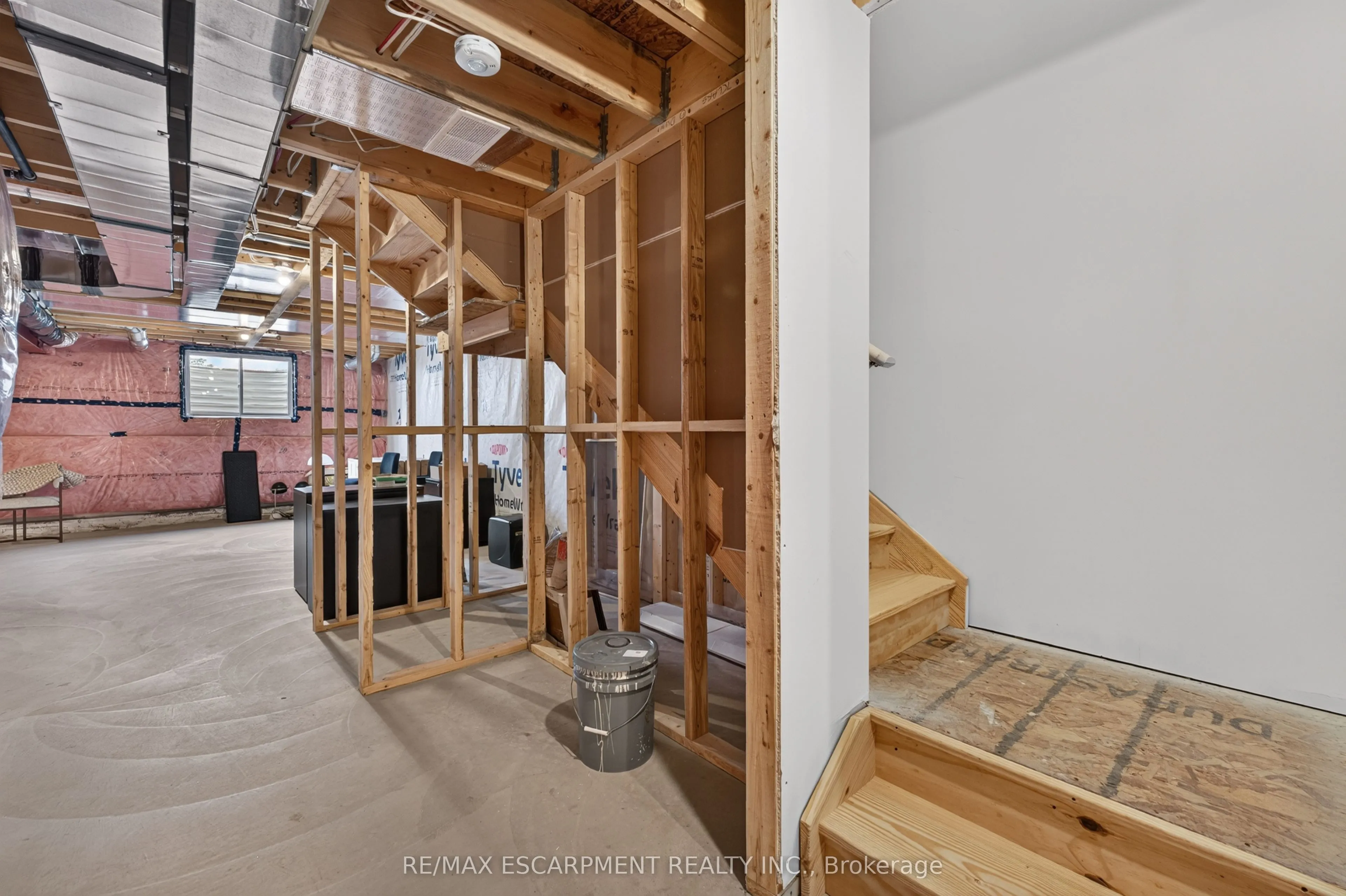 957 CLARE Avenue