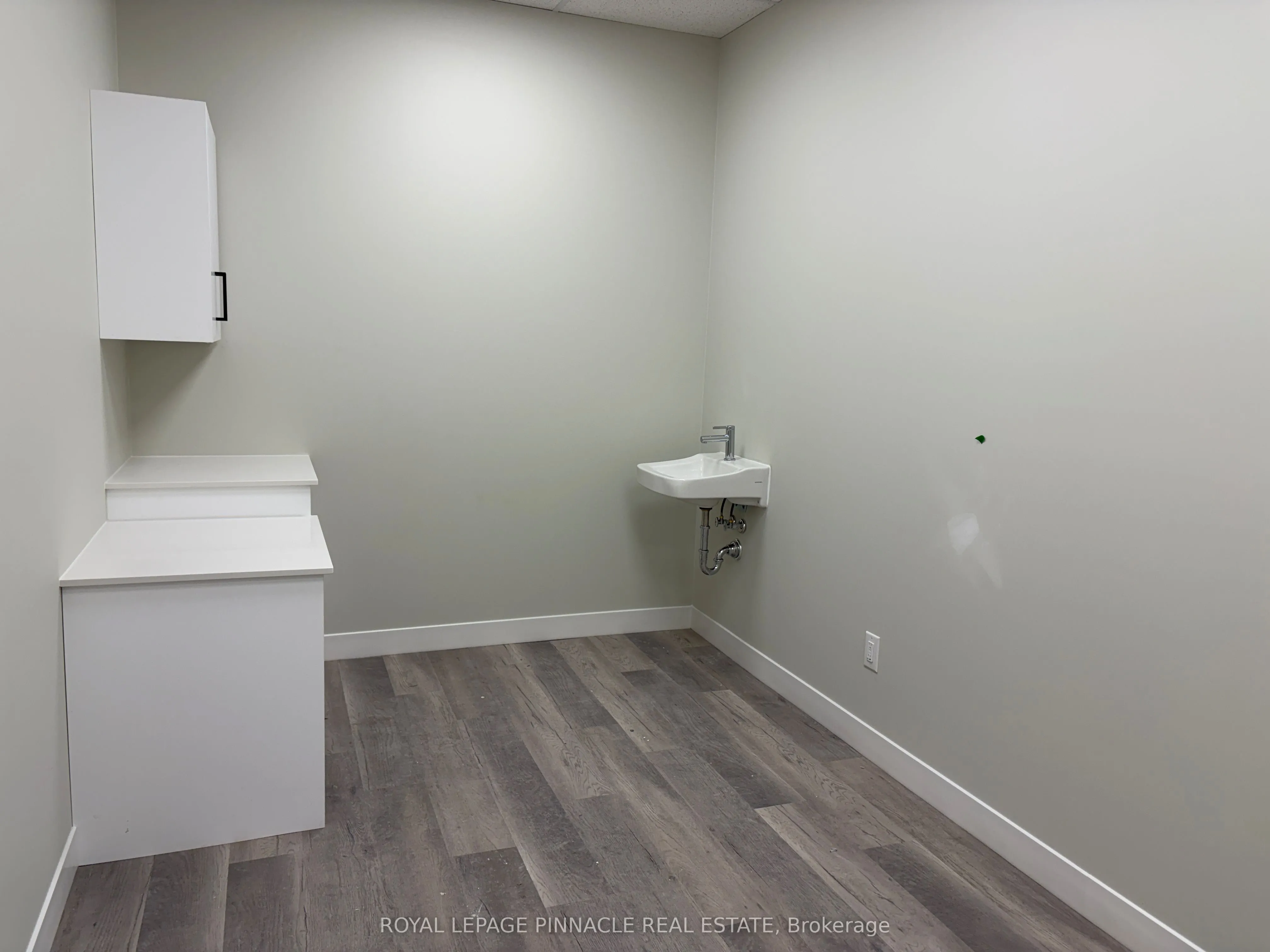 3 Cross Street #102-18