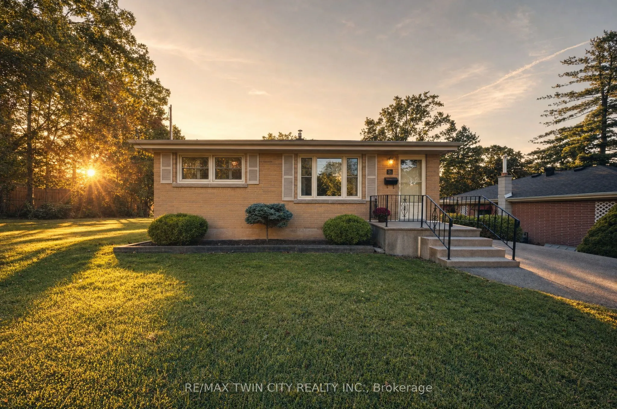 21 Hillcrest Avenue