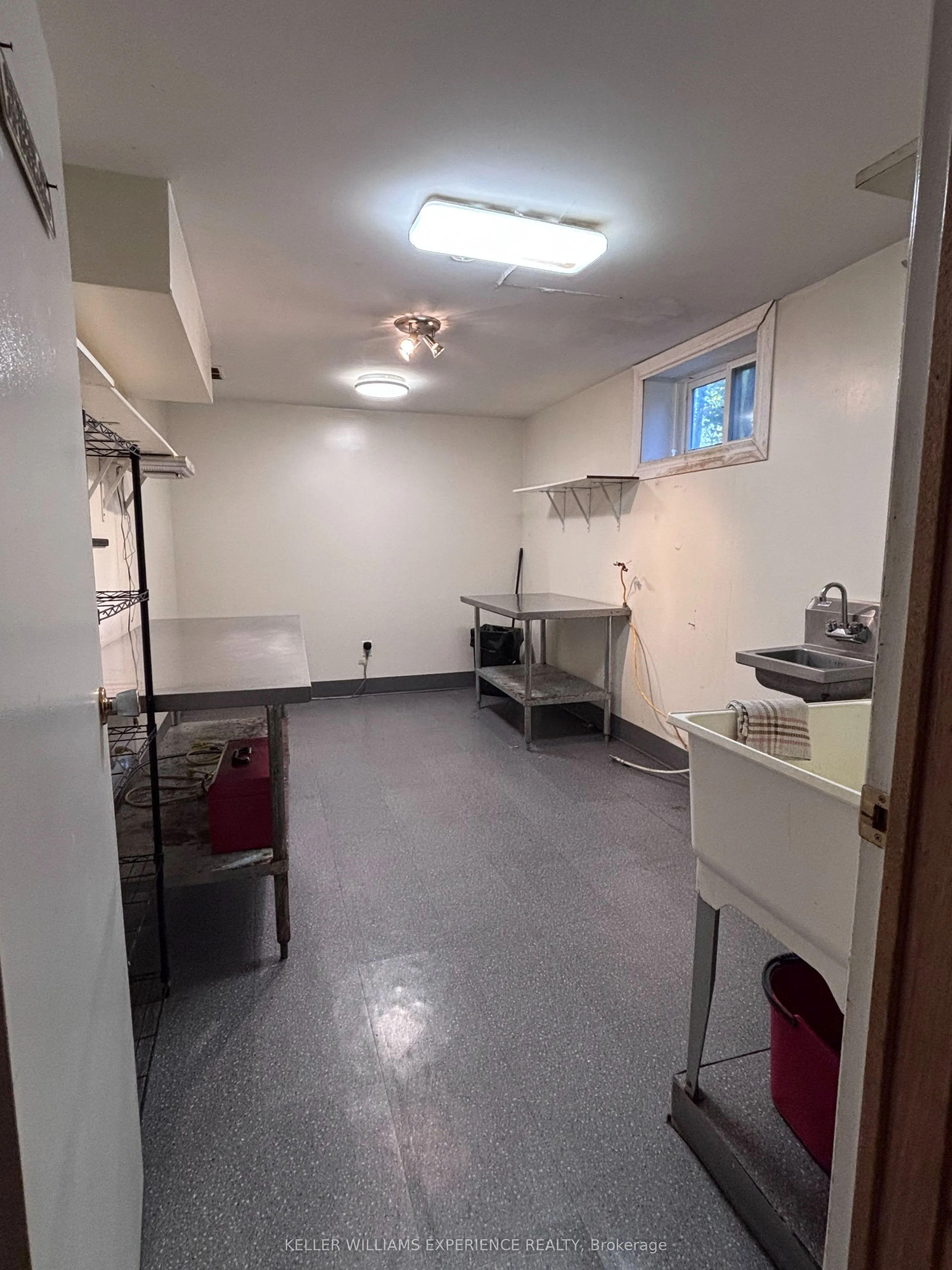 135 Catherine Street W