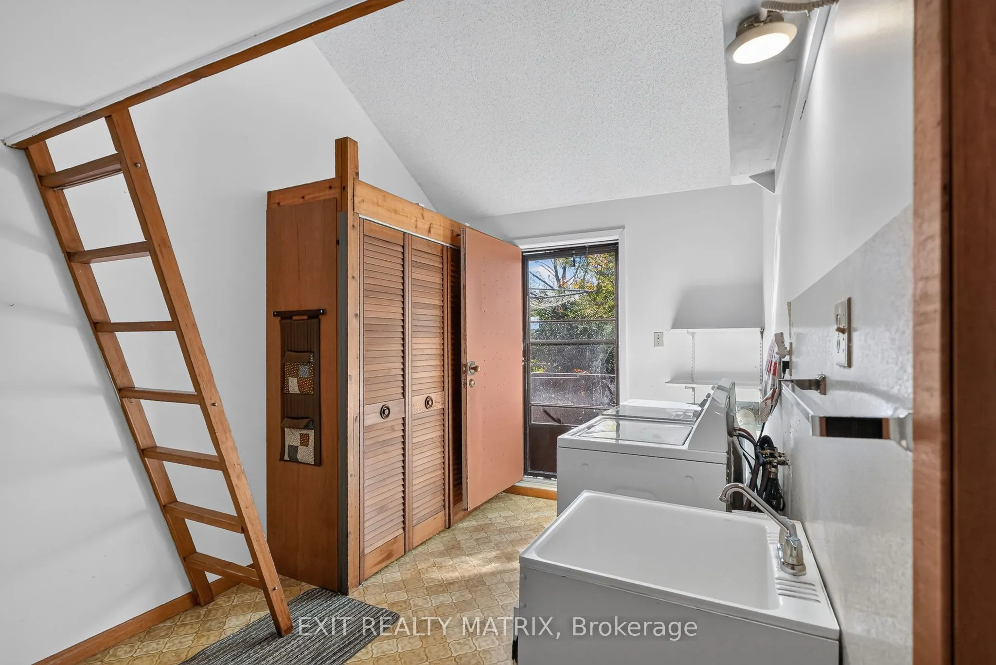 279 Felton Crescent