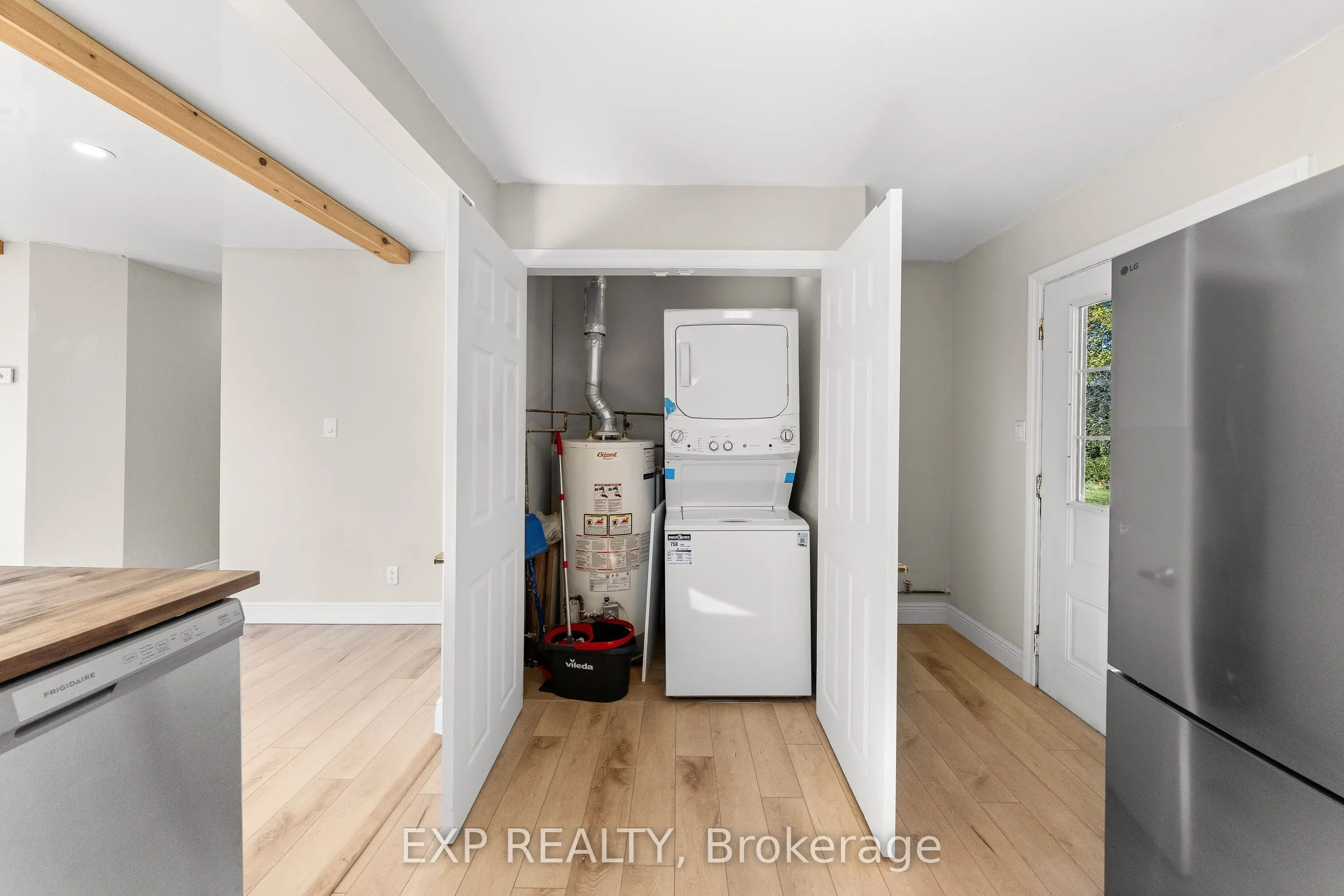 412 Windmill Point Road N