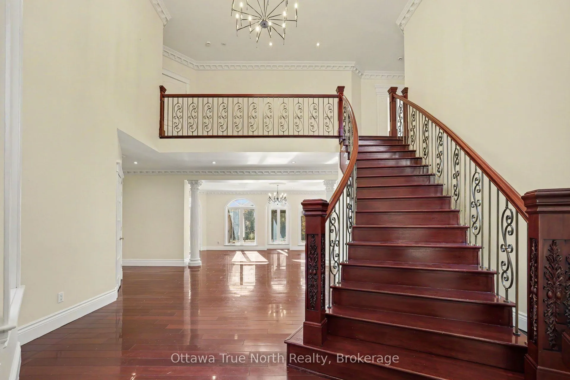 5884 Earlscourt Crescent