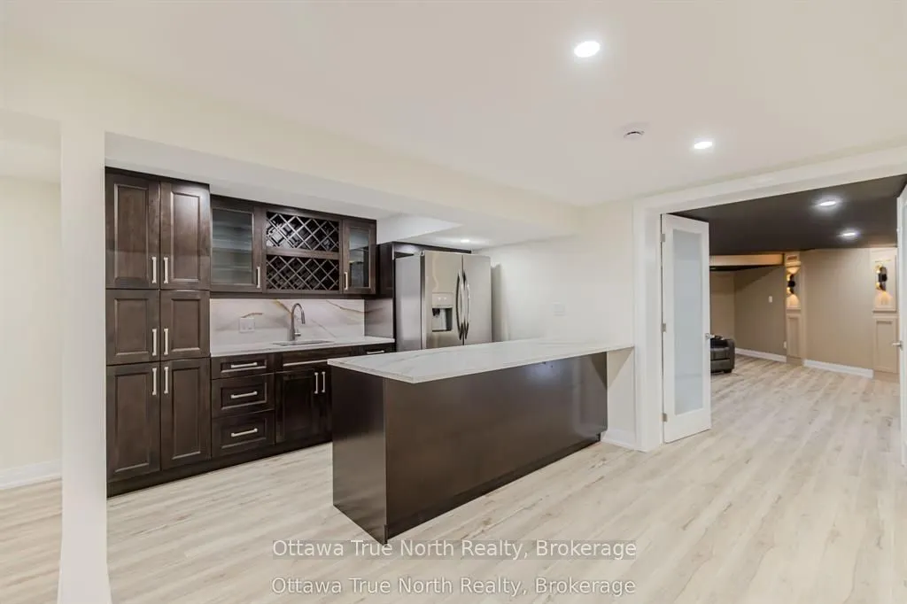 5884 Earlscourt Crescent