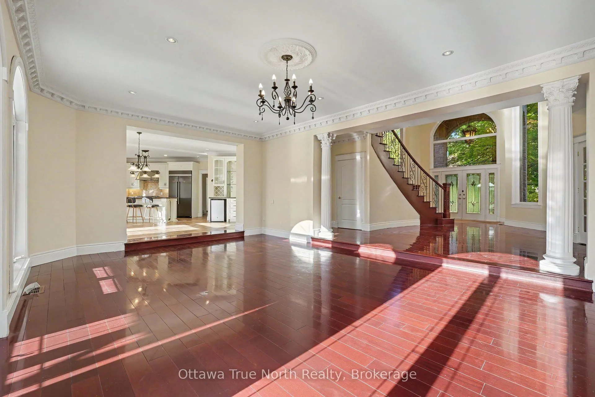 5884 Earlscourt Crescent