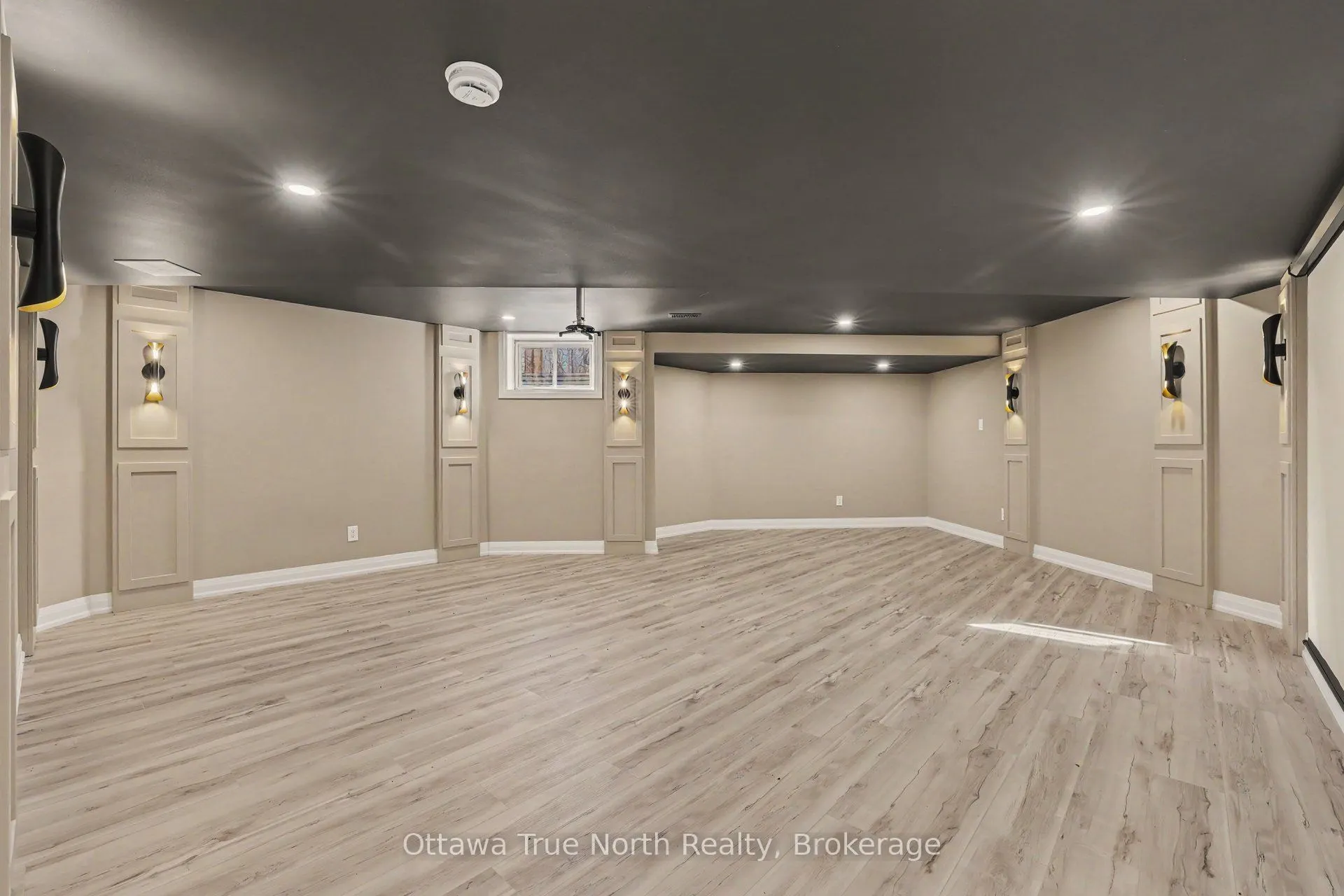 5884 Earlscourt Crescent