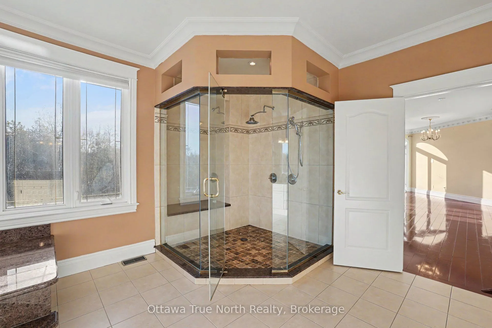 5884 Earlscourt Crescent
