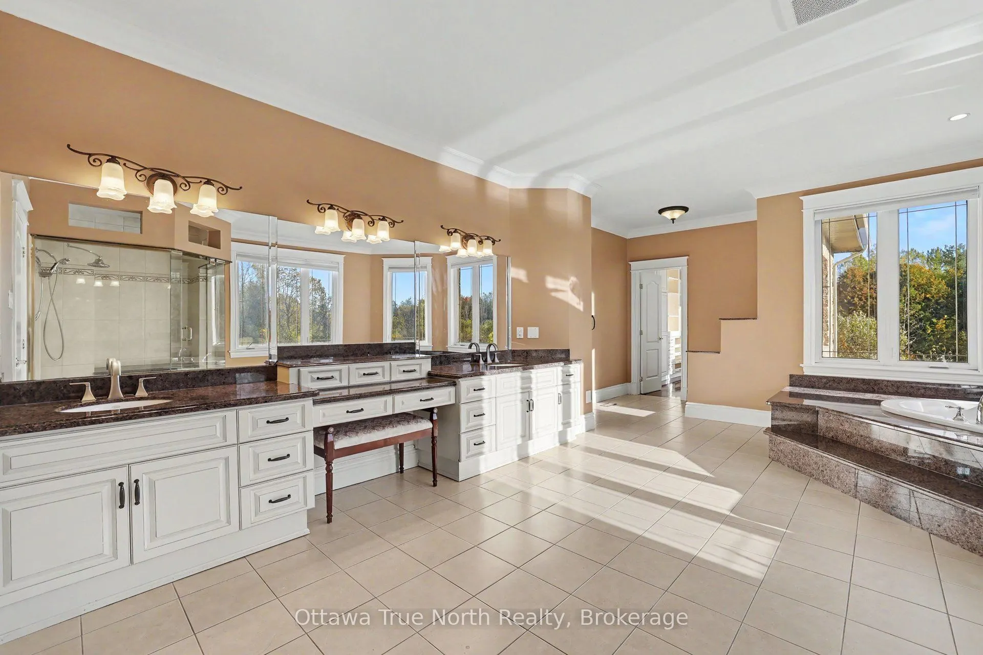 5884 Earlscourt Crescent