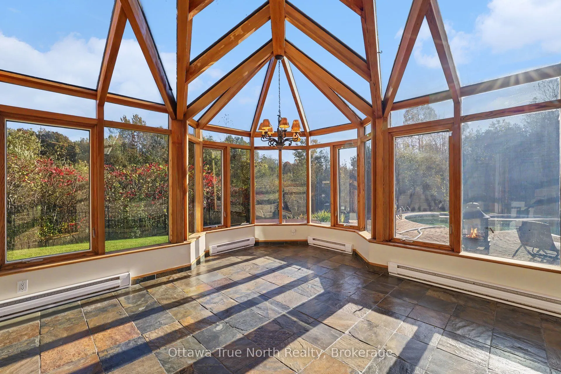 5884 Earlscourt Crescent