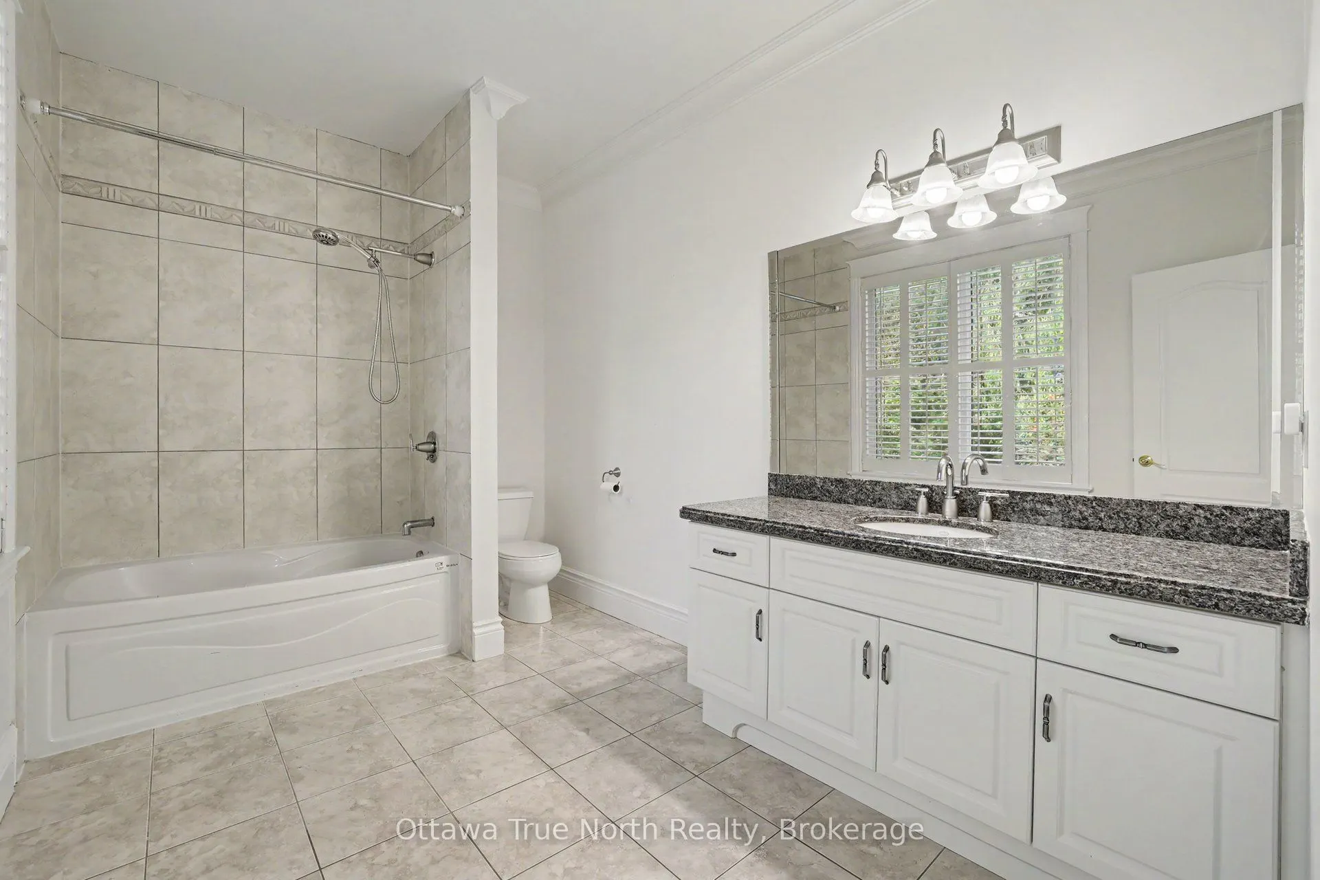 5884 Earlscourt Crescent