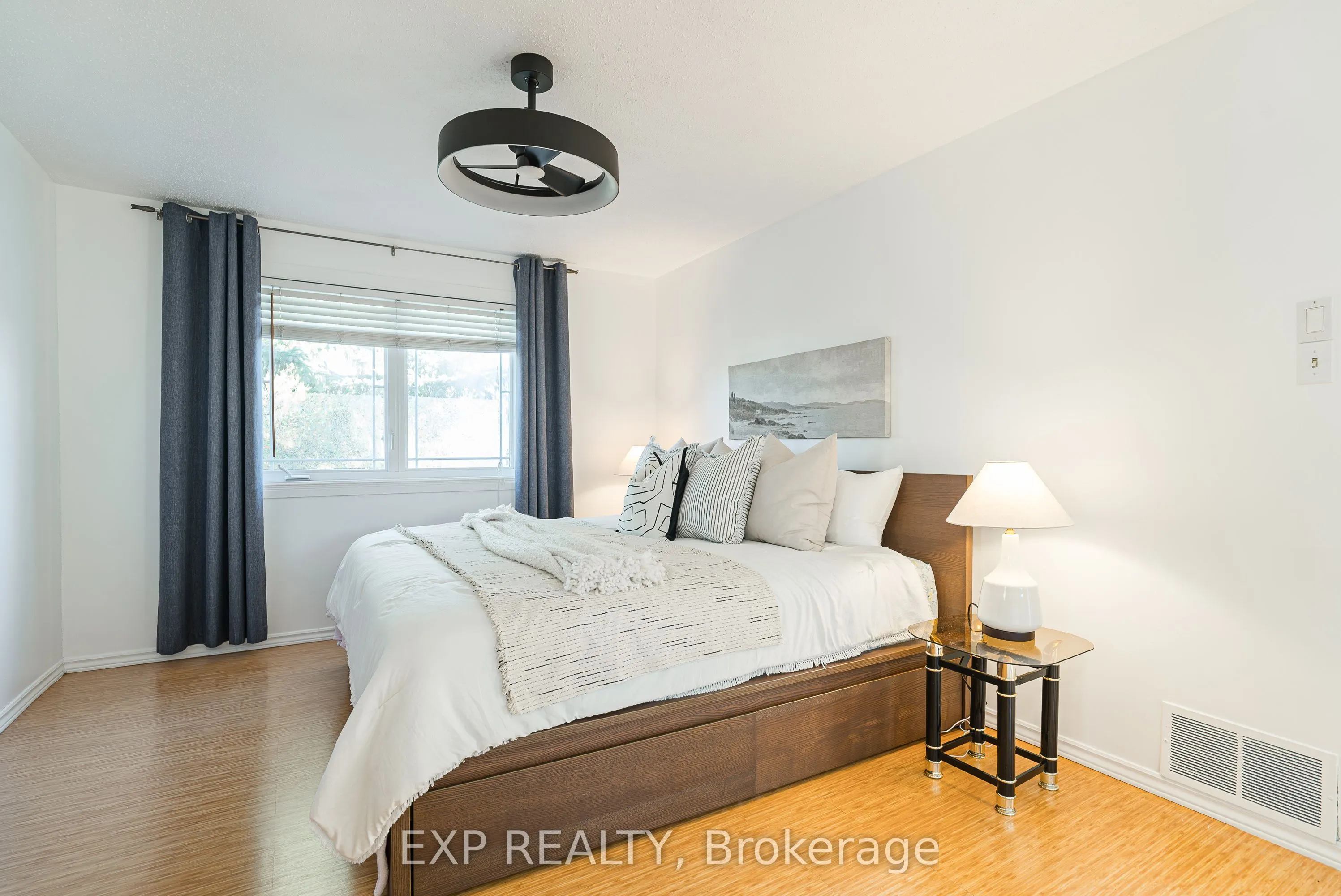 1237 Cedarcroft Crescent