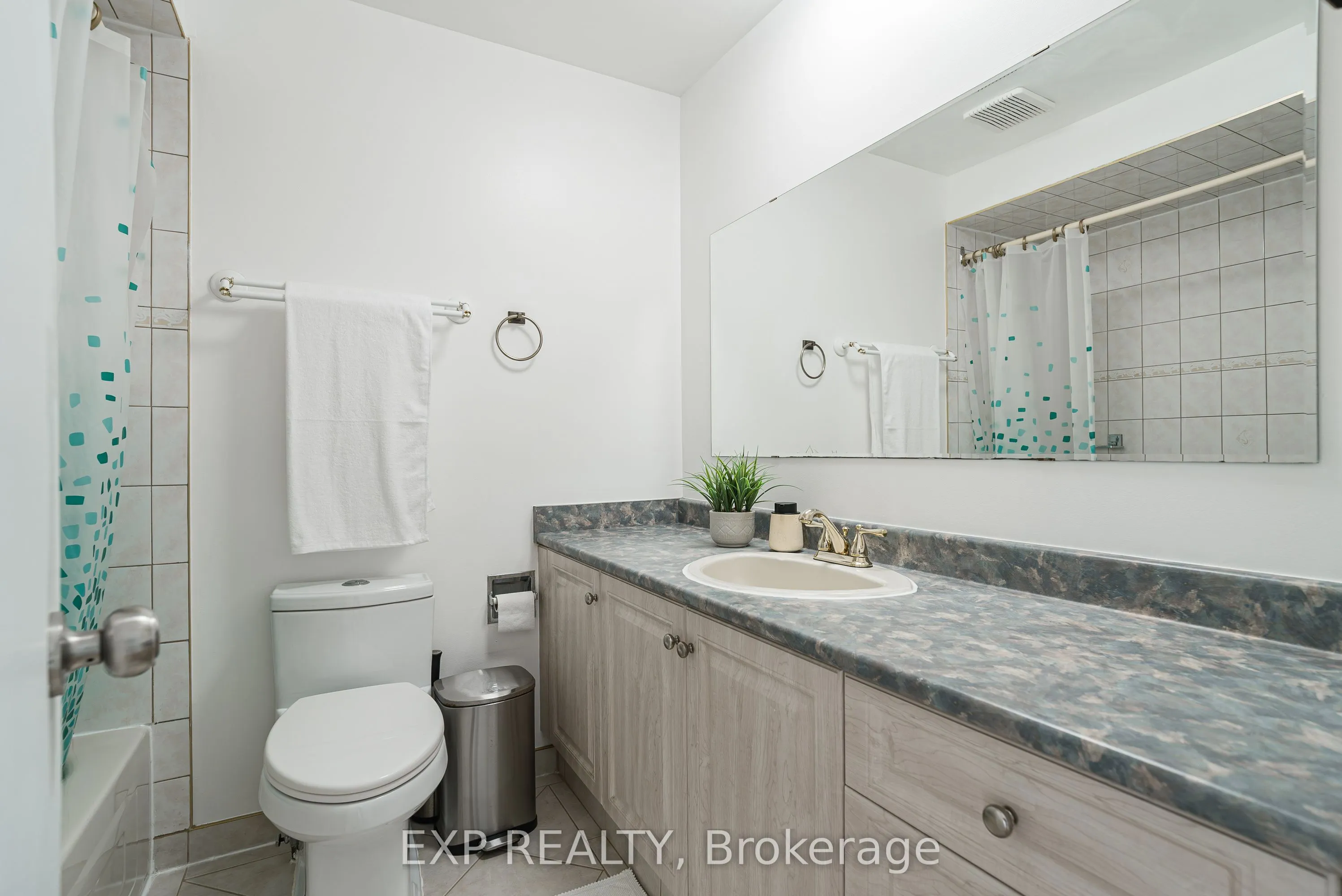 1237 Cedarcroft Crescent