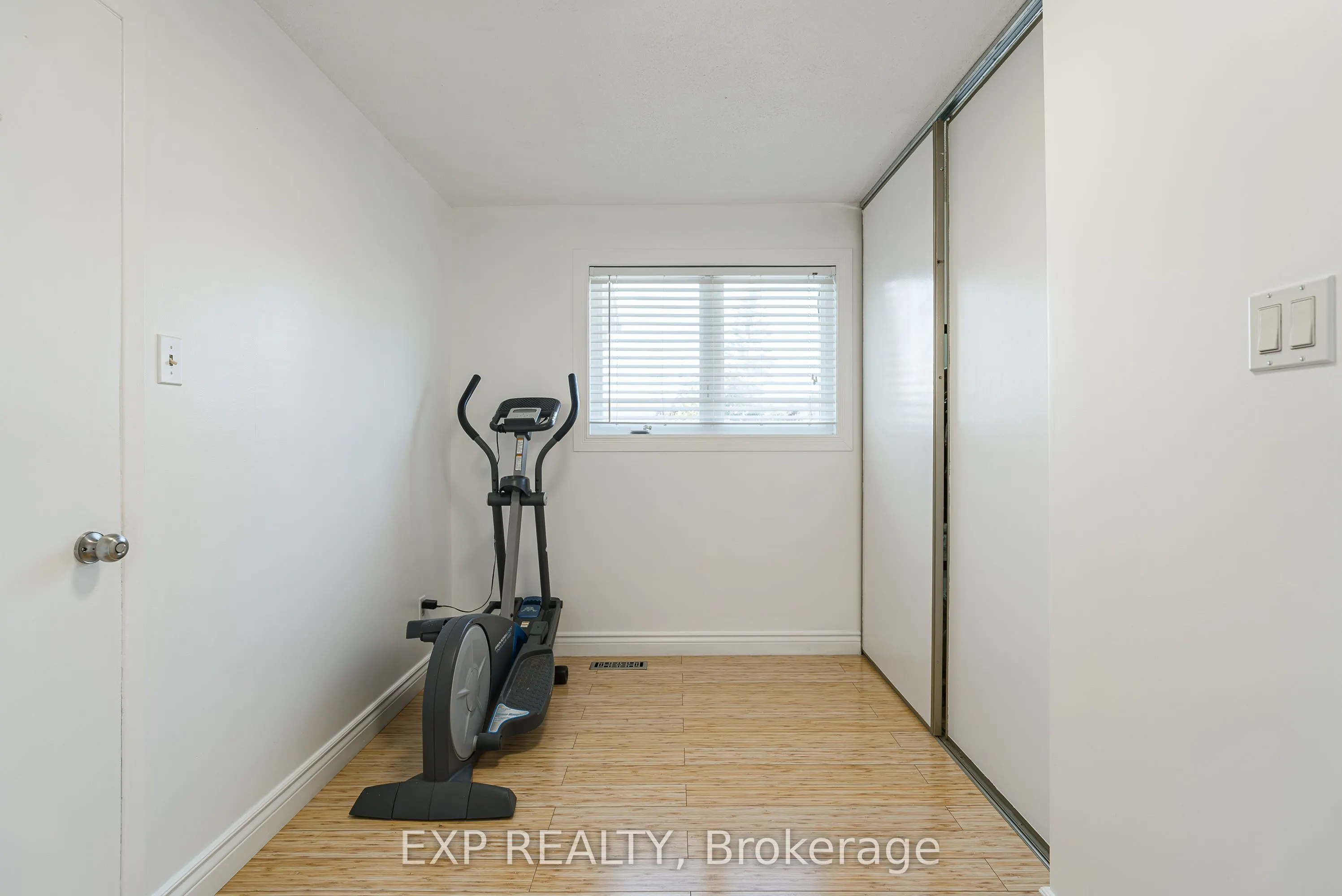 1237 Cedarcroft Crescent