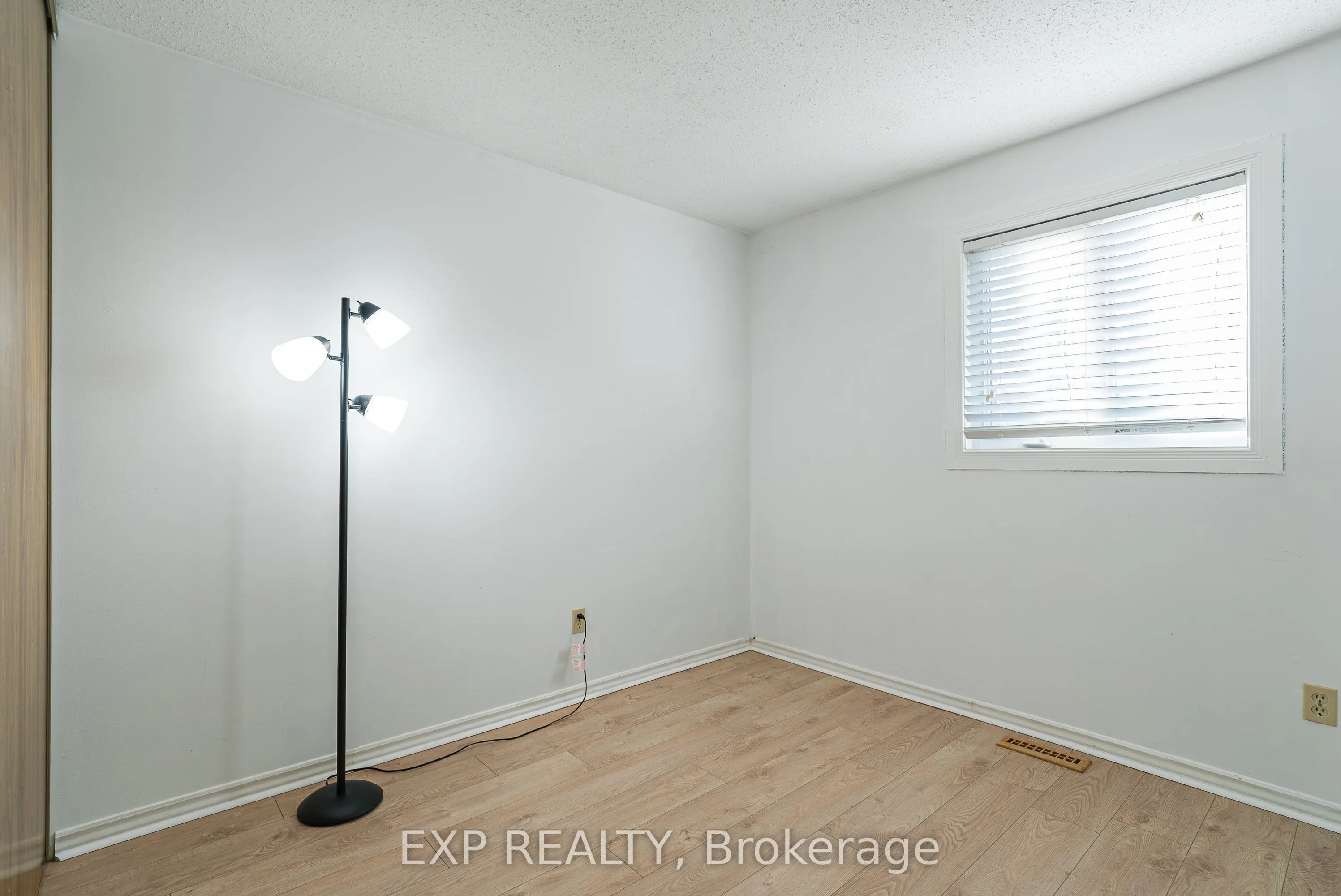 1237 Cedarcroft Crescent