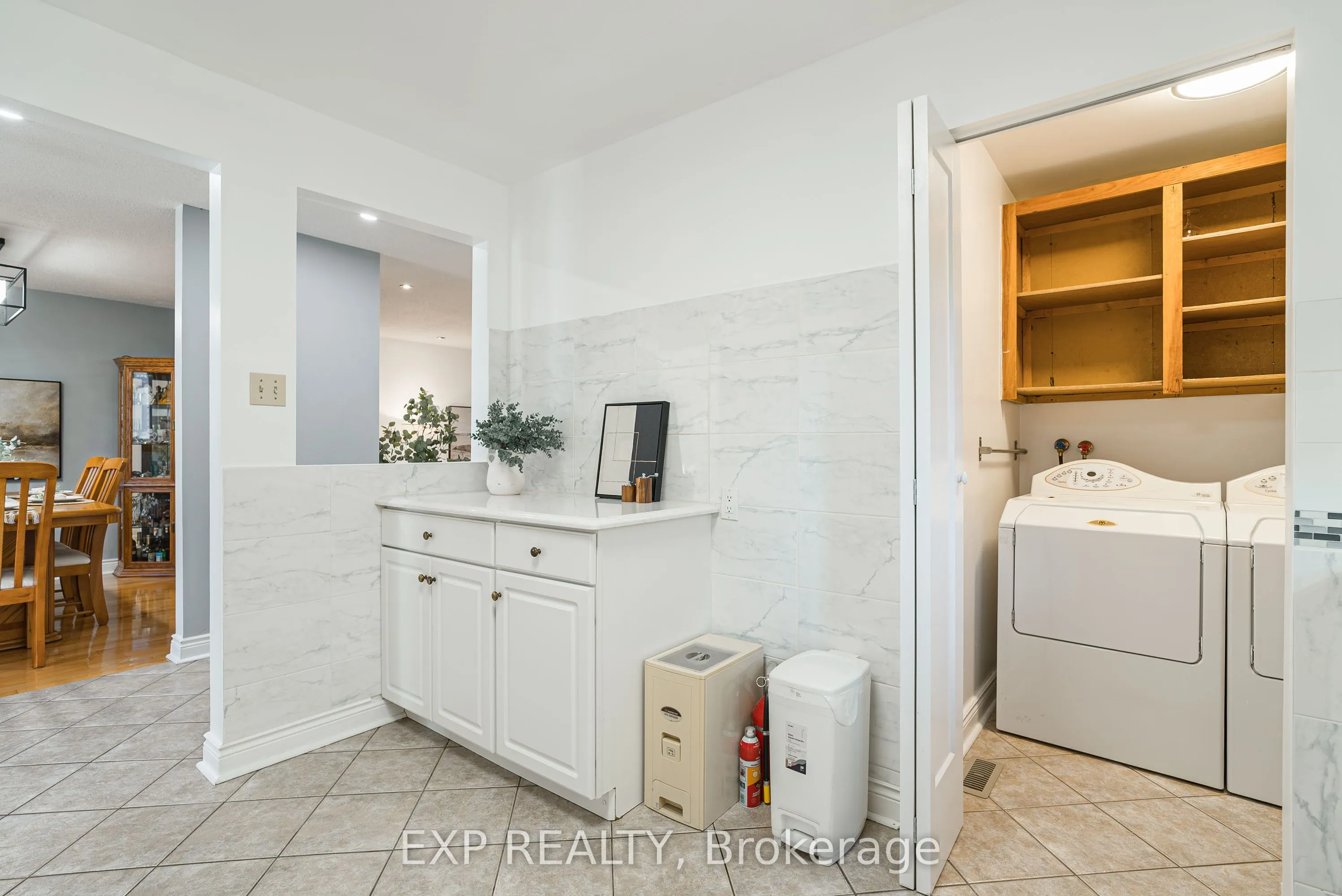 1237 Cedarcroft Crescent