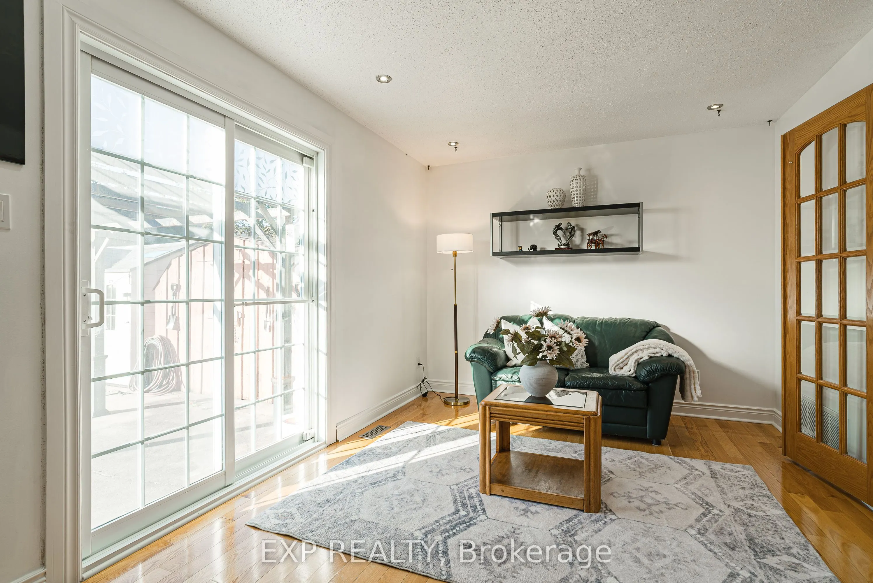 1237 Cedarcroft Crescent