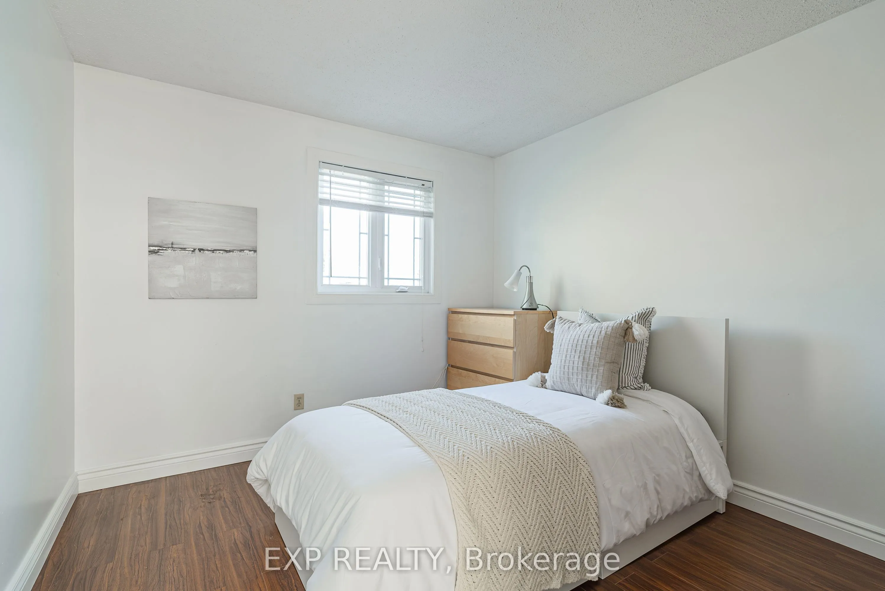 1237 Cedarcroft Crescent