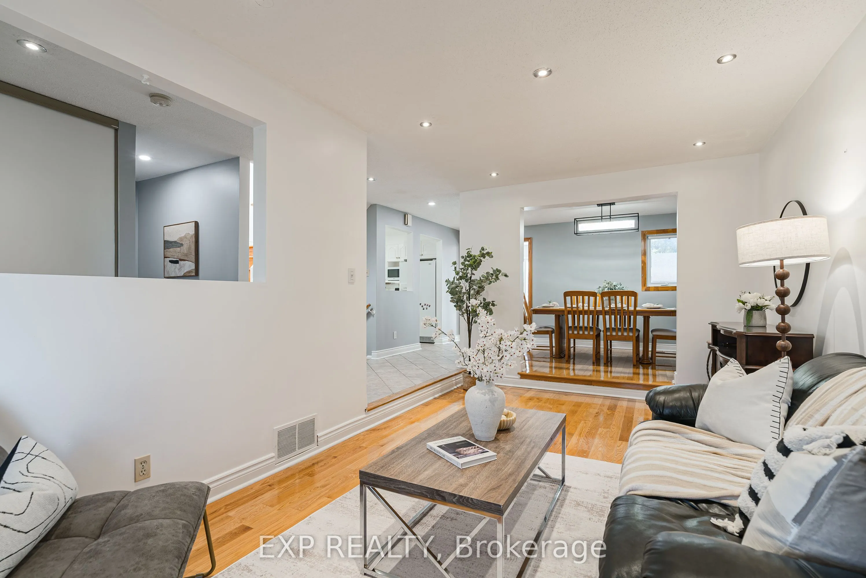 1237 Cedarcroft Crescent