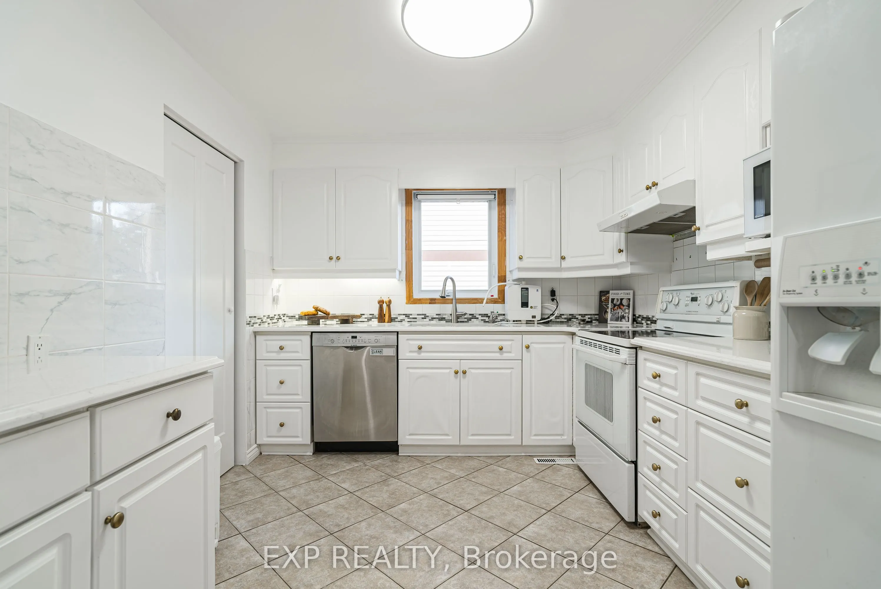1237 Cedarcroft Crescent