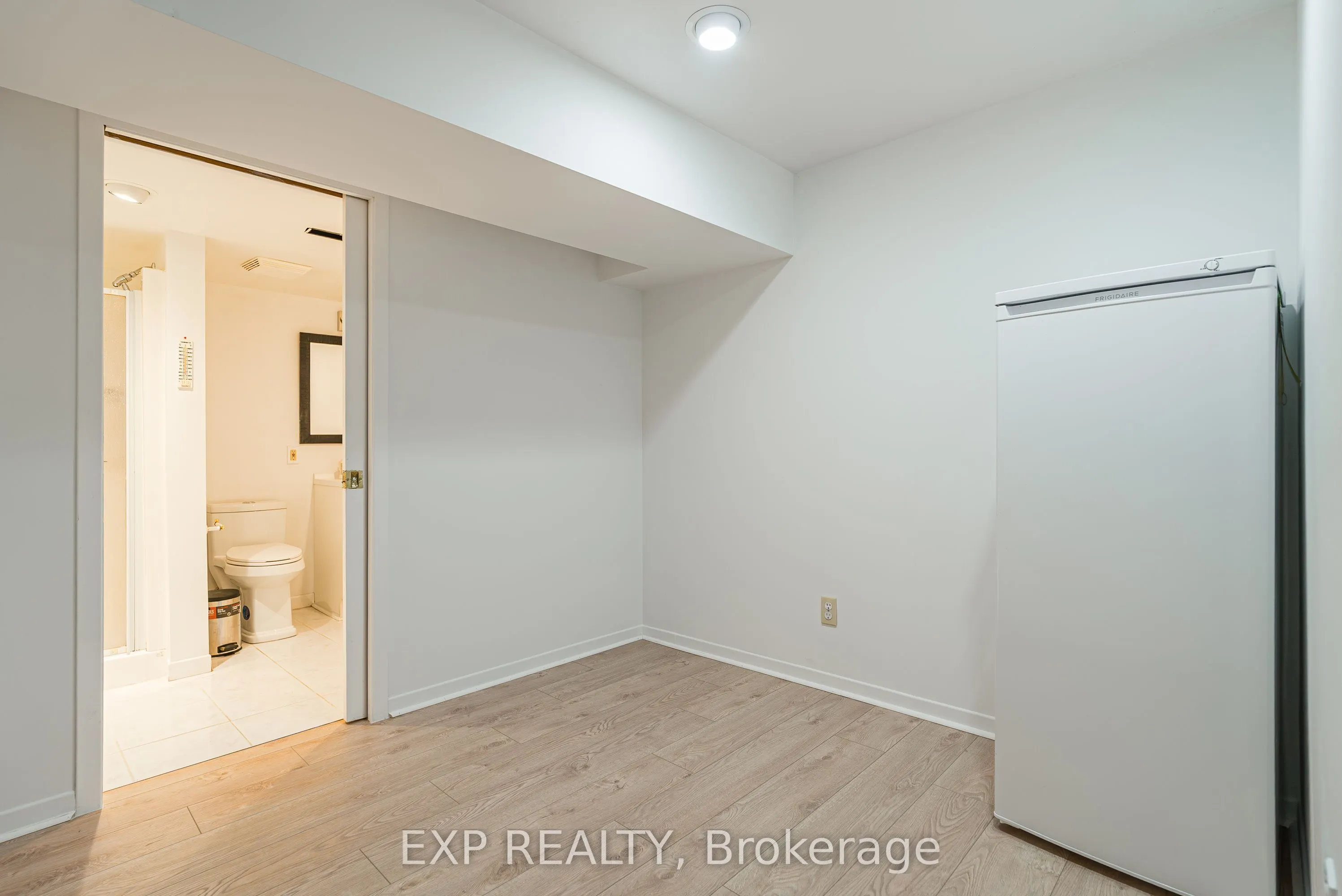 1237 Cedarcroft Crescent
