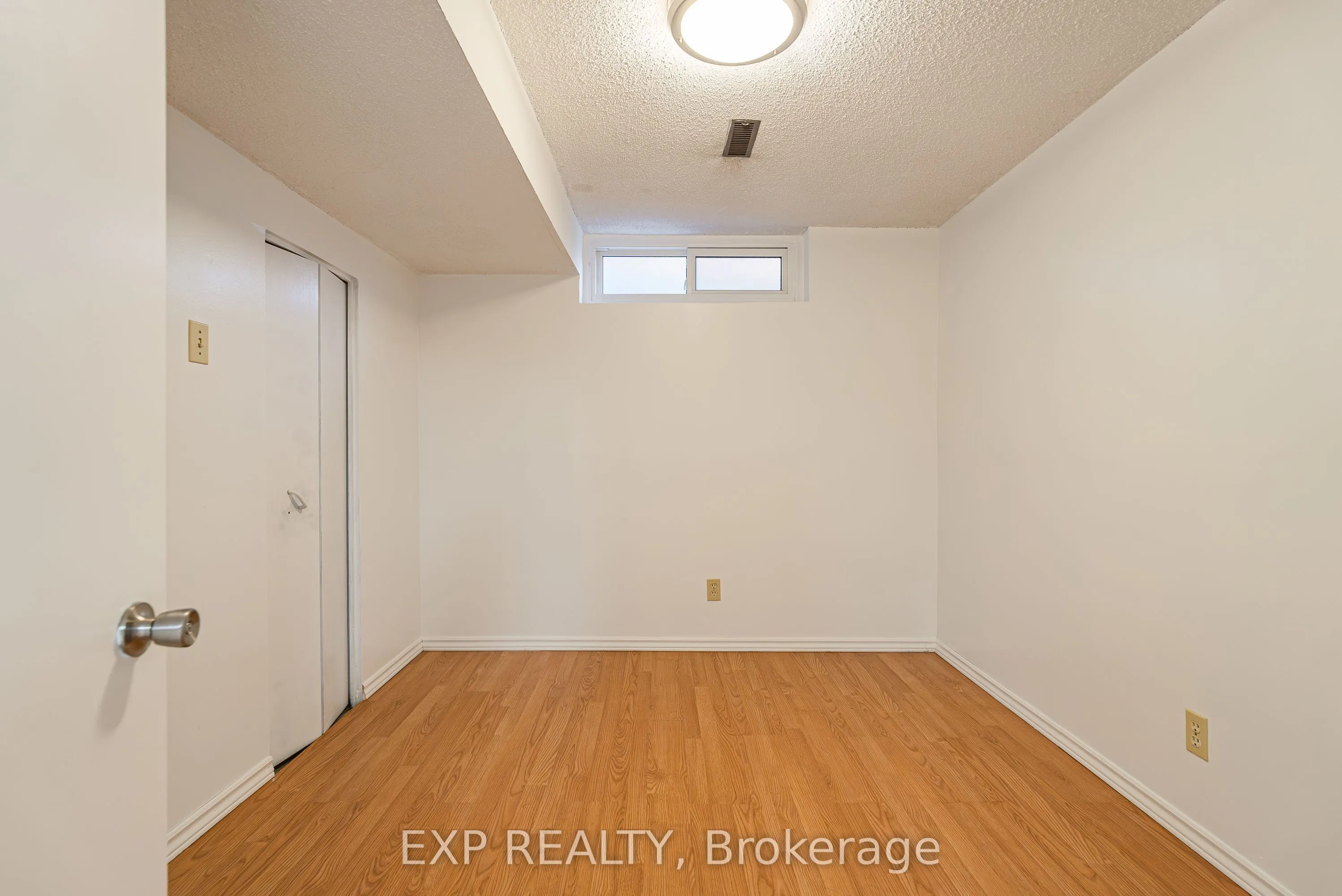1237 Cedarcroft Crescent