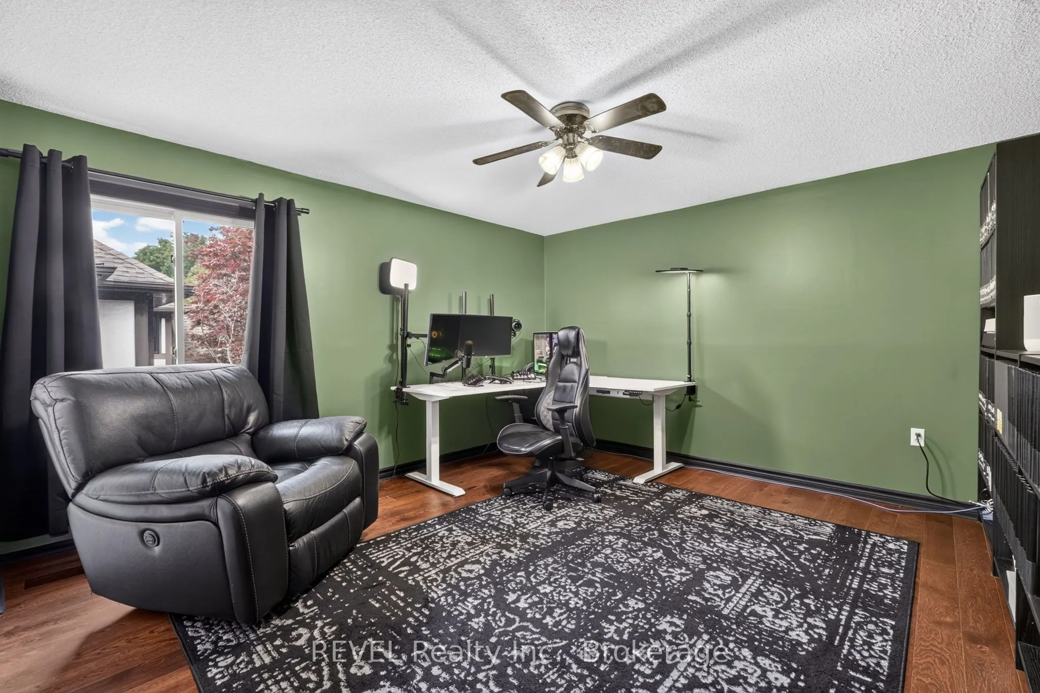10 Meadowbrook Lane