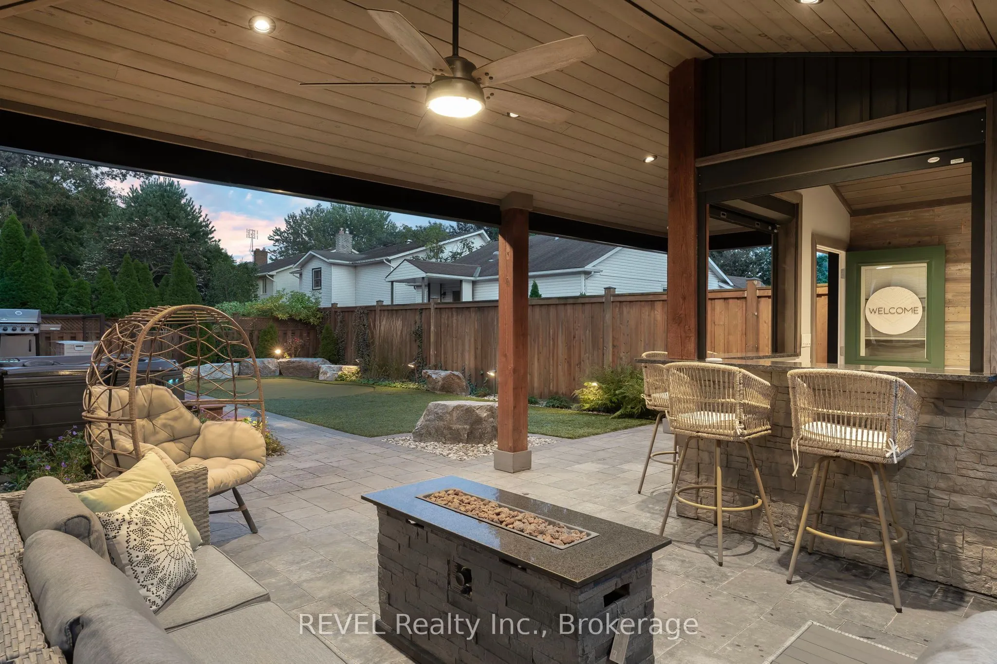 10 Meadowbrook Lane