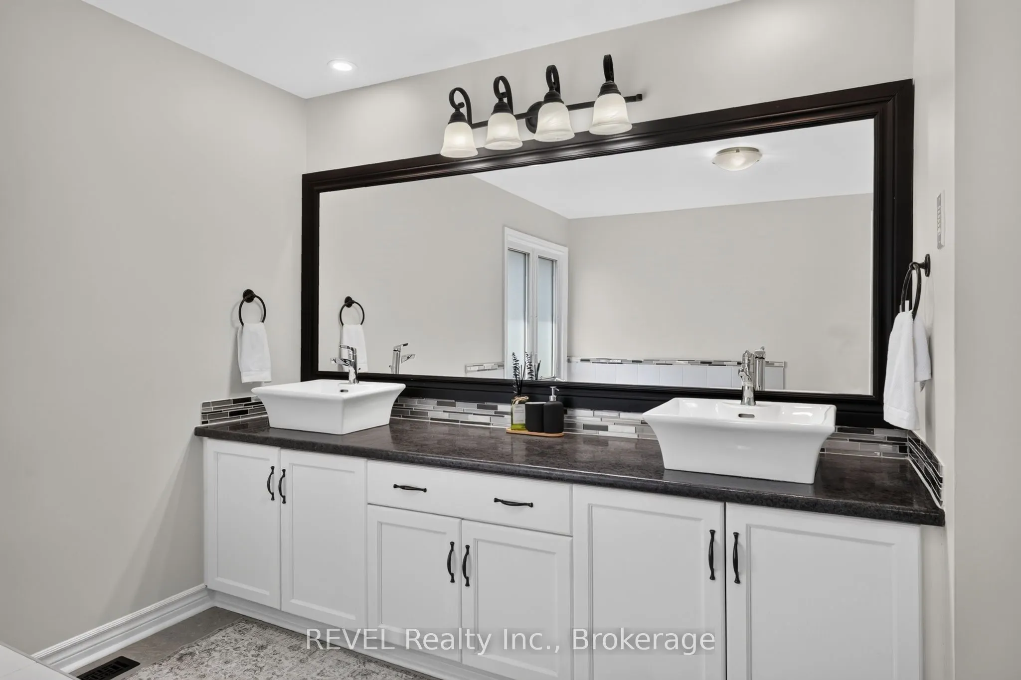 10 Meadowbrook Lane