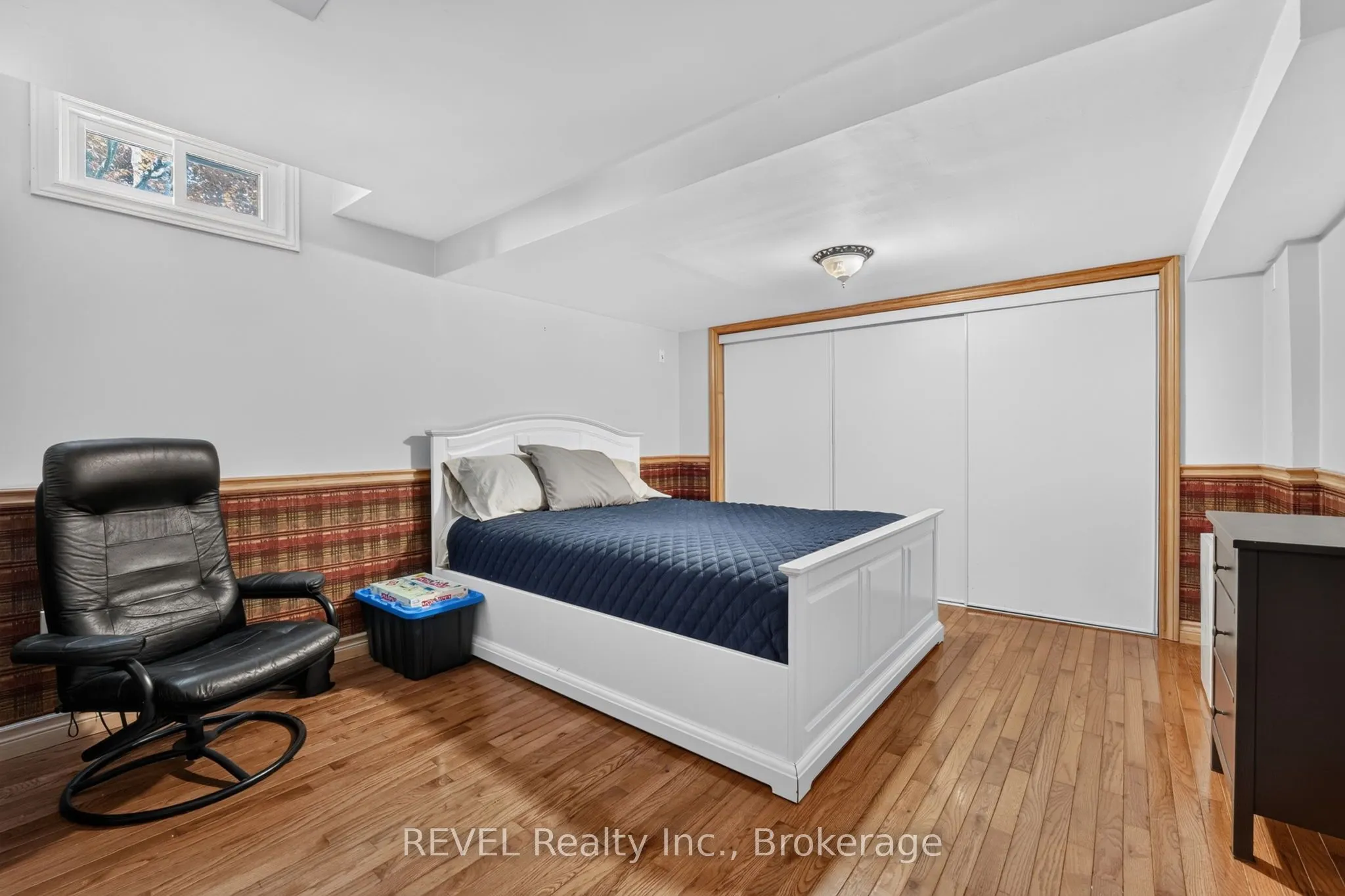 10 Meadowbrook Lane