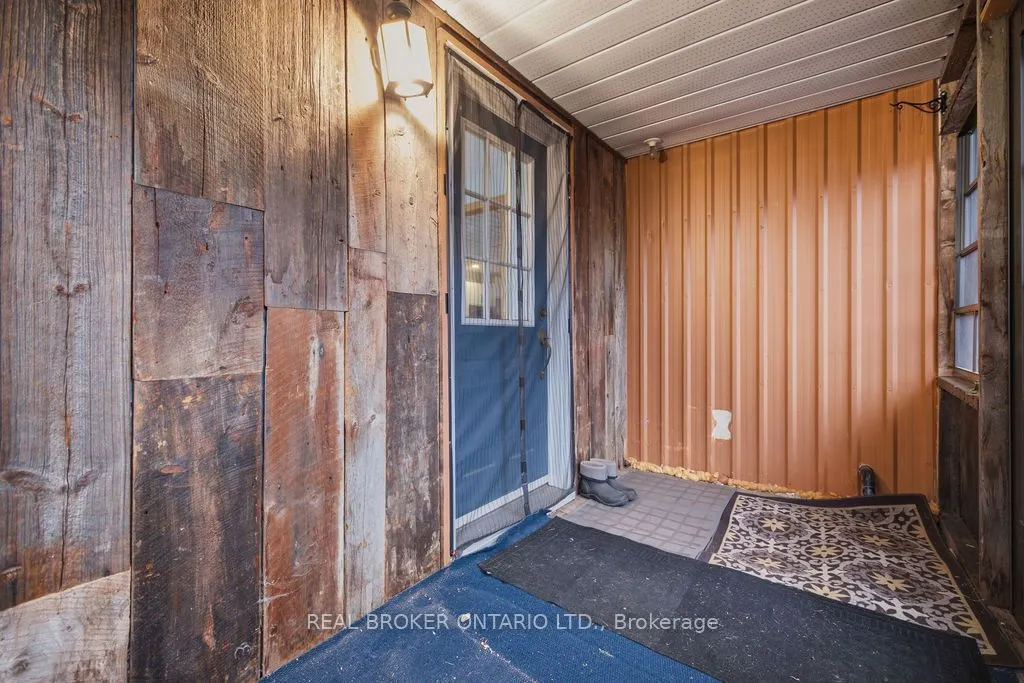 800 Pinegrove Crescent