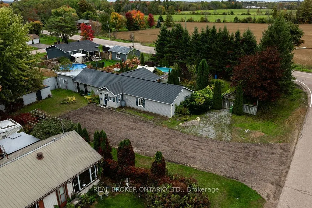 800 Pinegrove Crescent