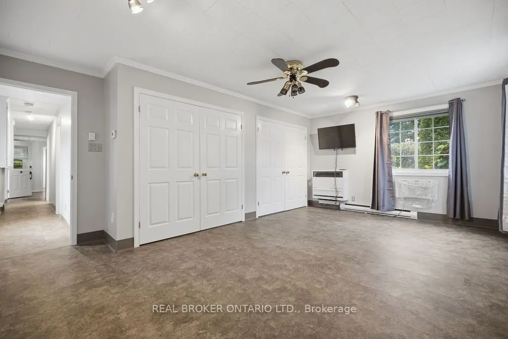 800 Pinegrove Crescent