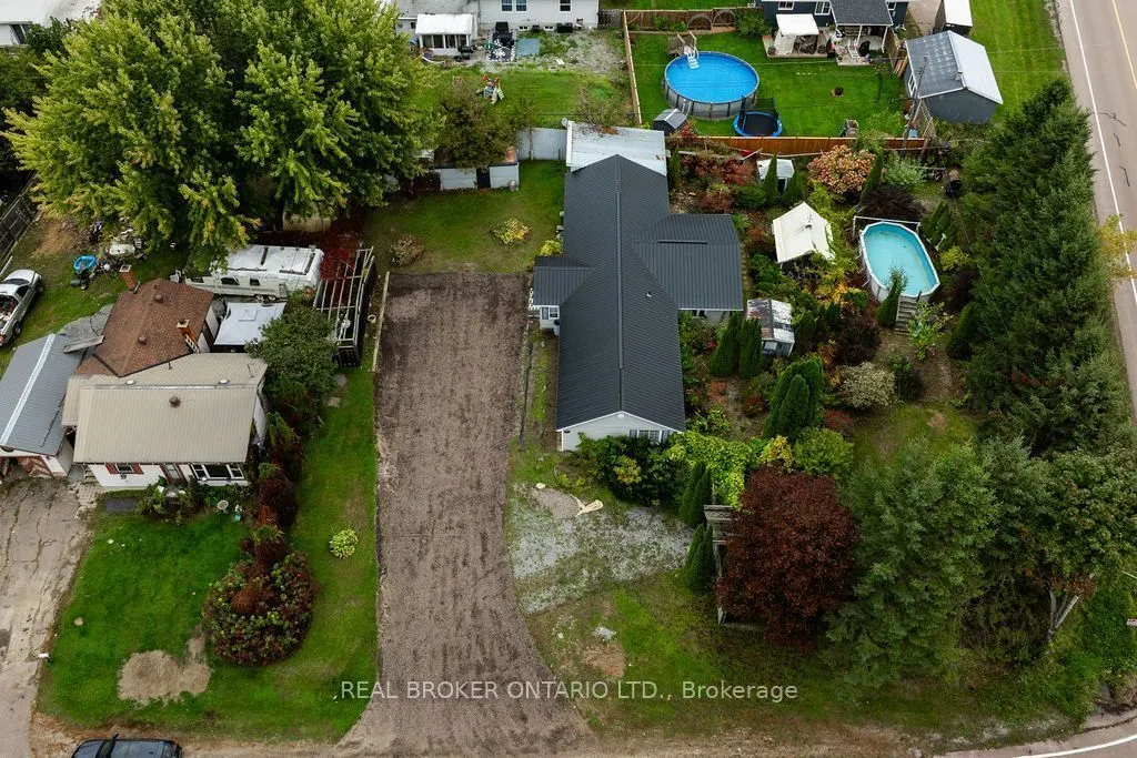 800 Pinegrove Crescent