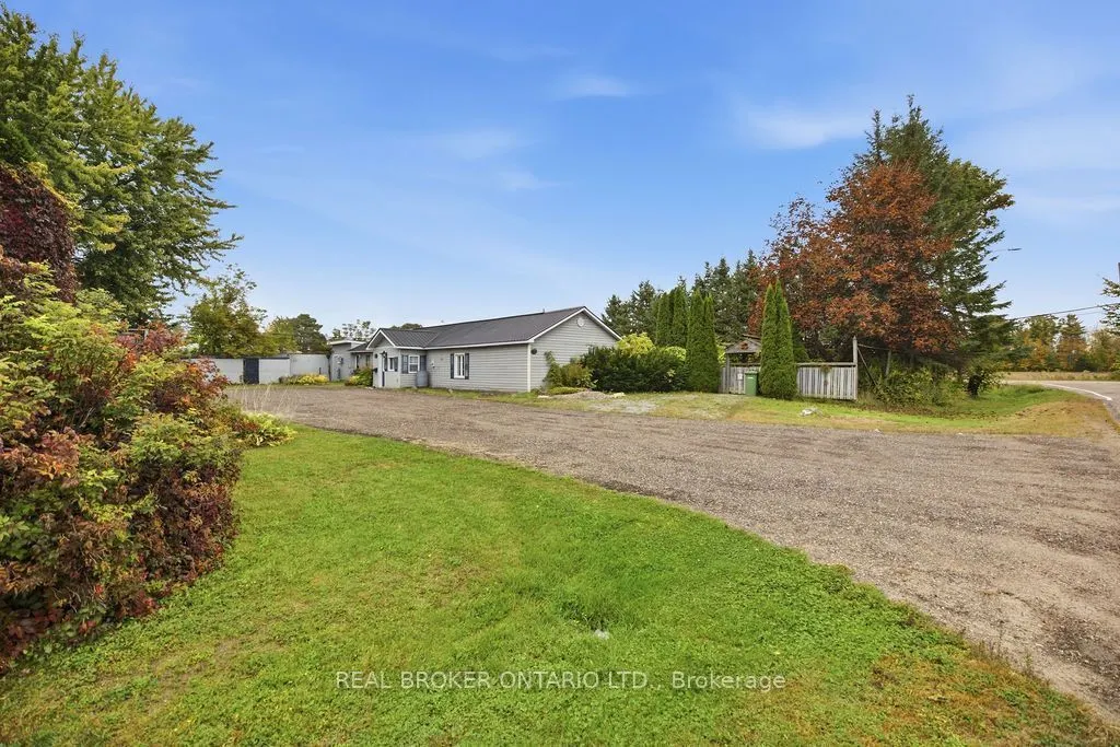 800 Pinegrove Crescent