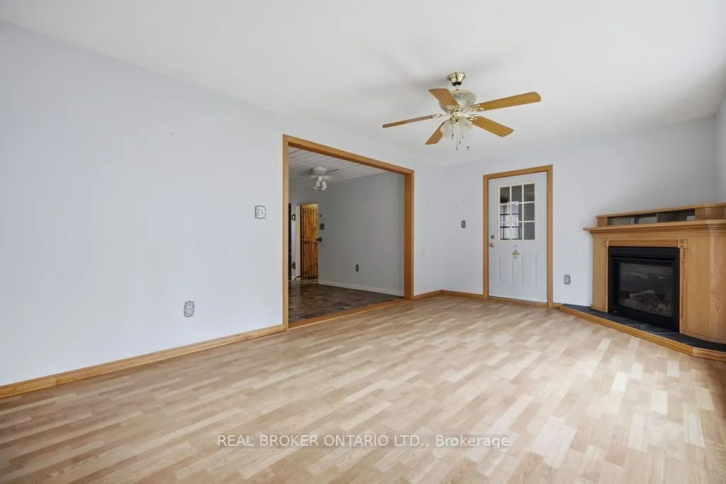 800 Pinegrove Crescent