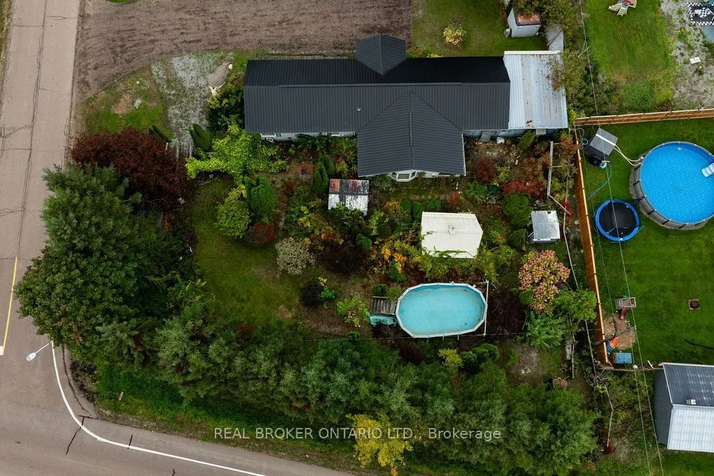 800 Pinegrove Crescent