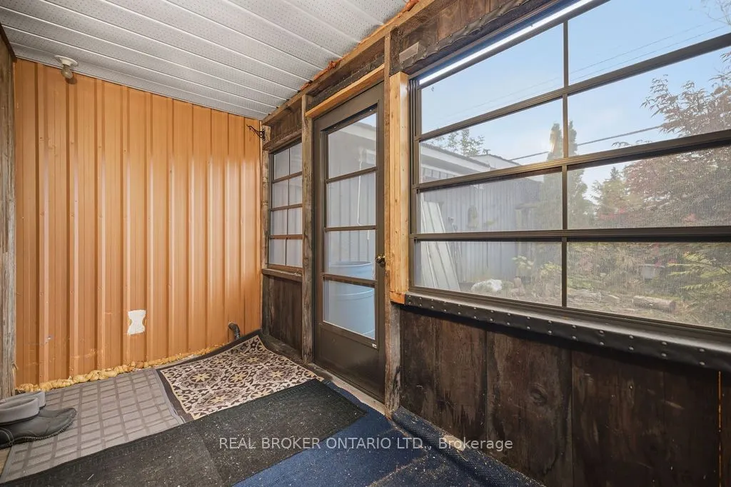 800 Pinegrove Crescent