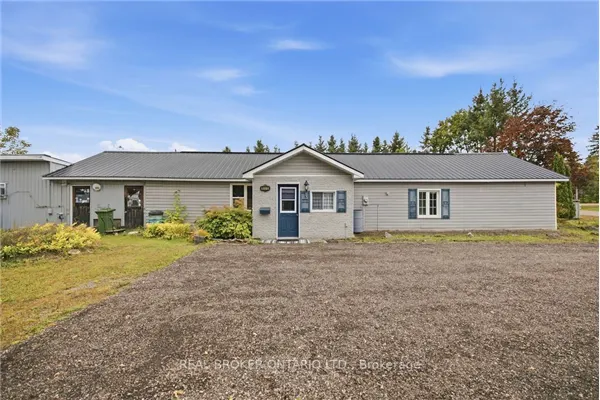 800 Pinegrove Crescent