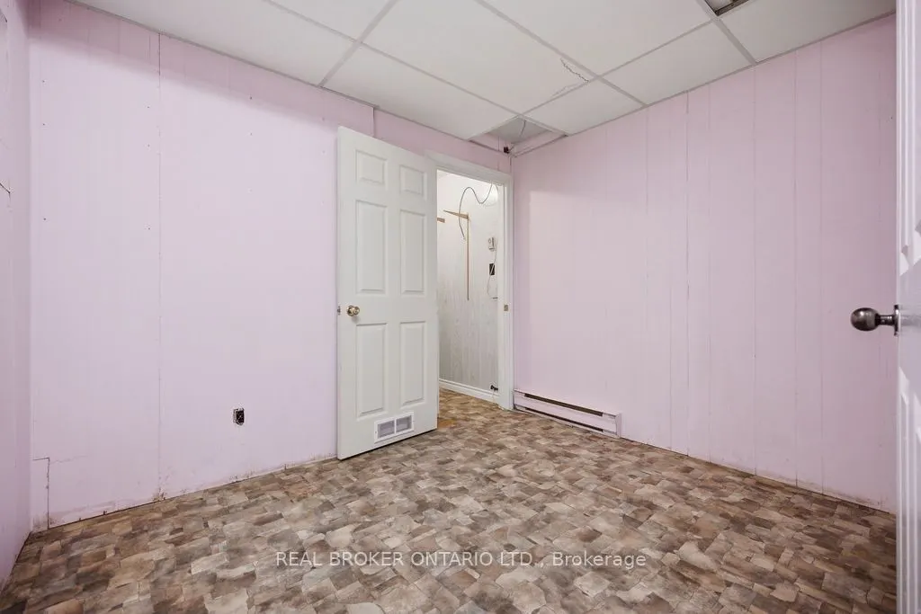 800 Pinegrove Crescent