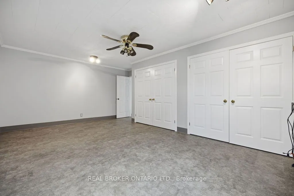 800 Pinegrove Crescent