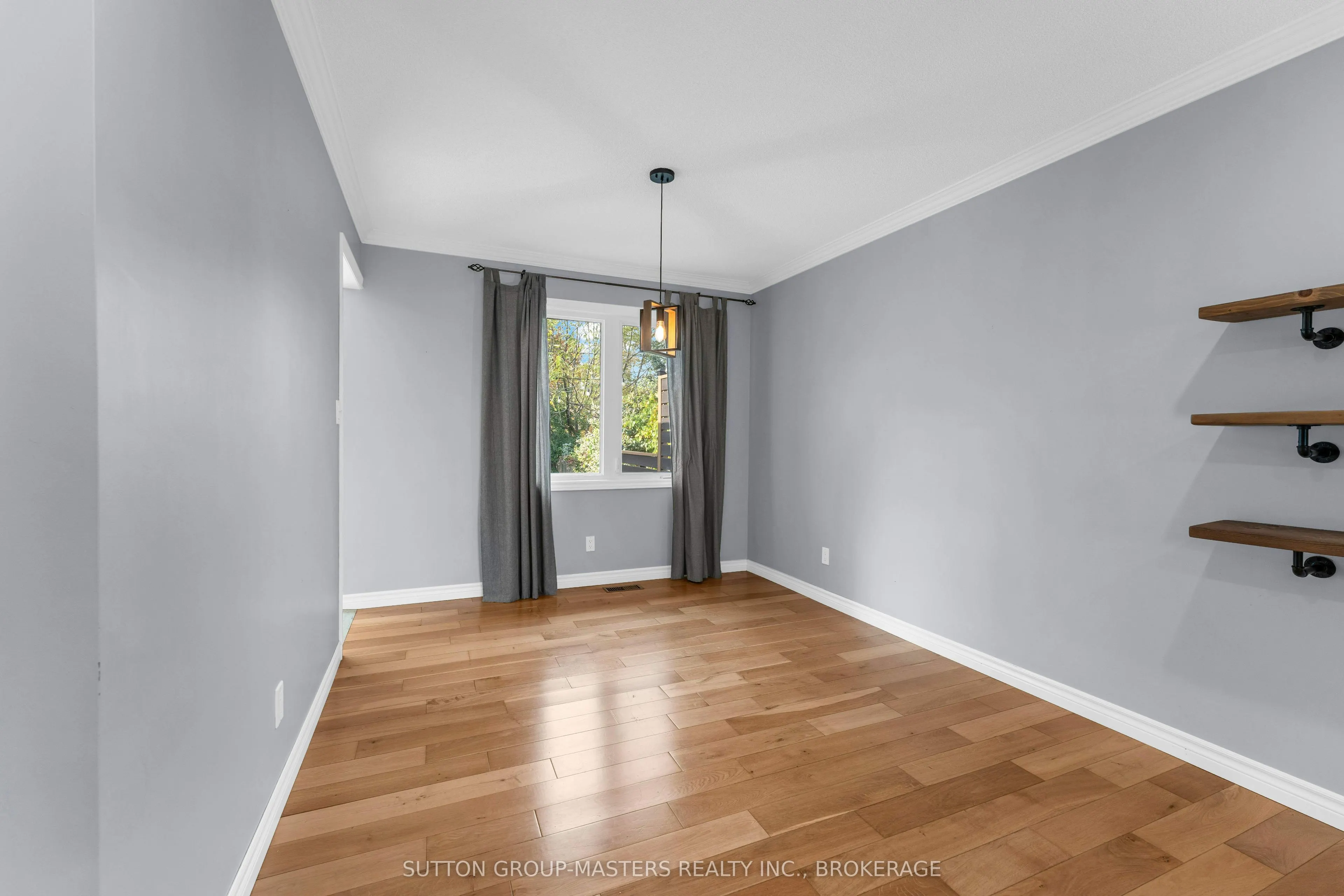 863 Pembridge Crescent