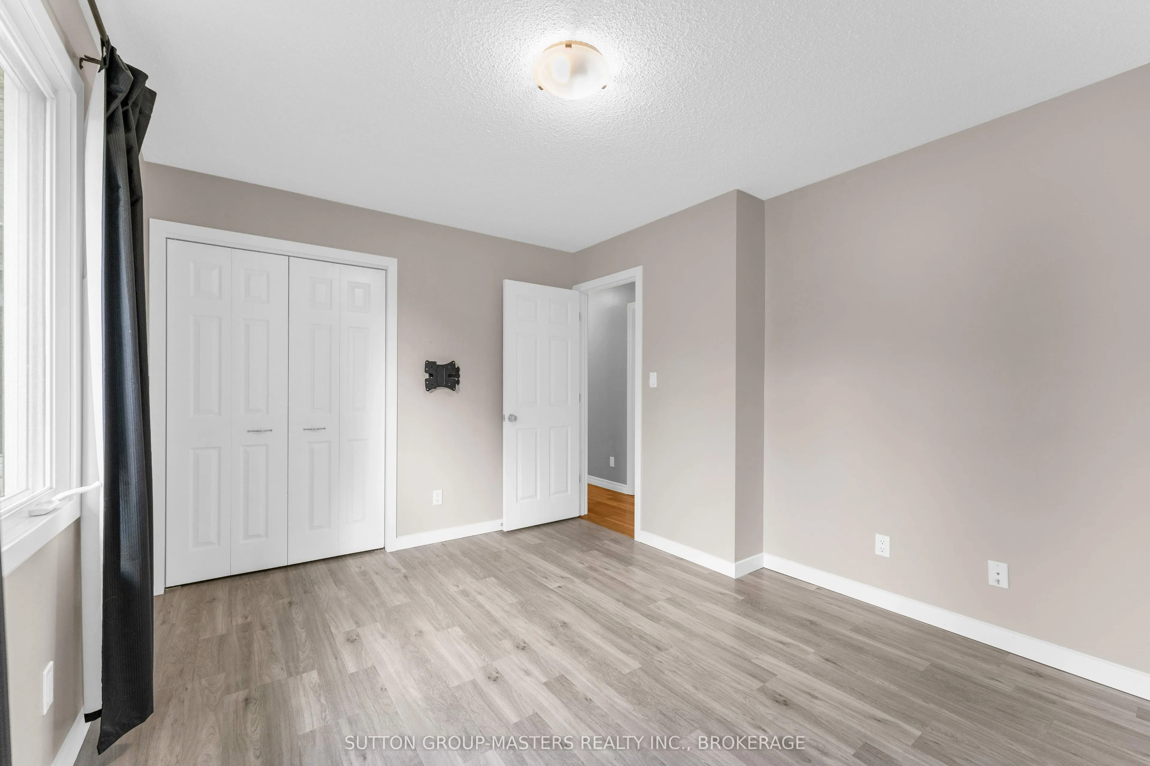 863 Pembridge Crescent