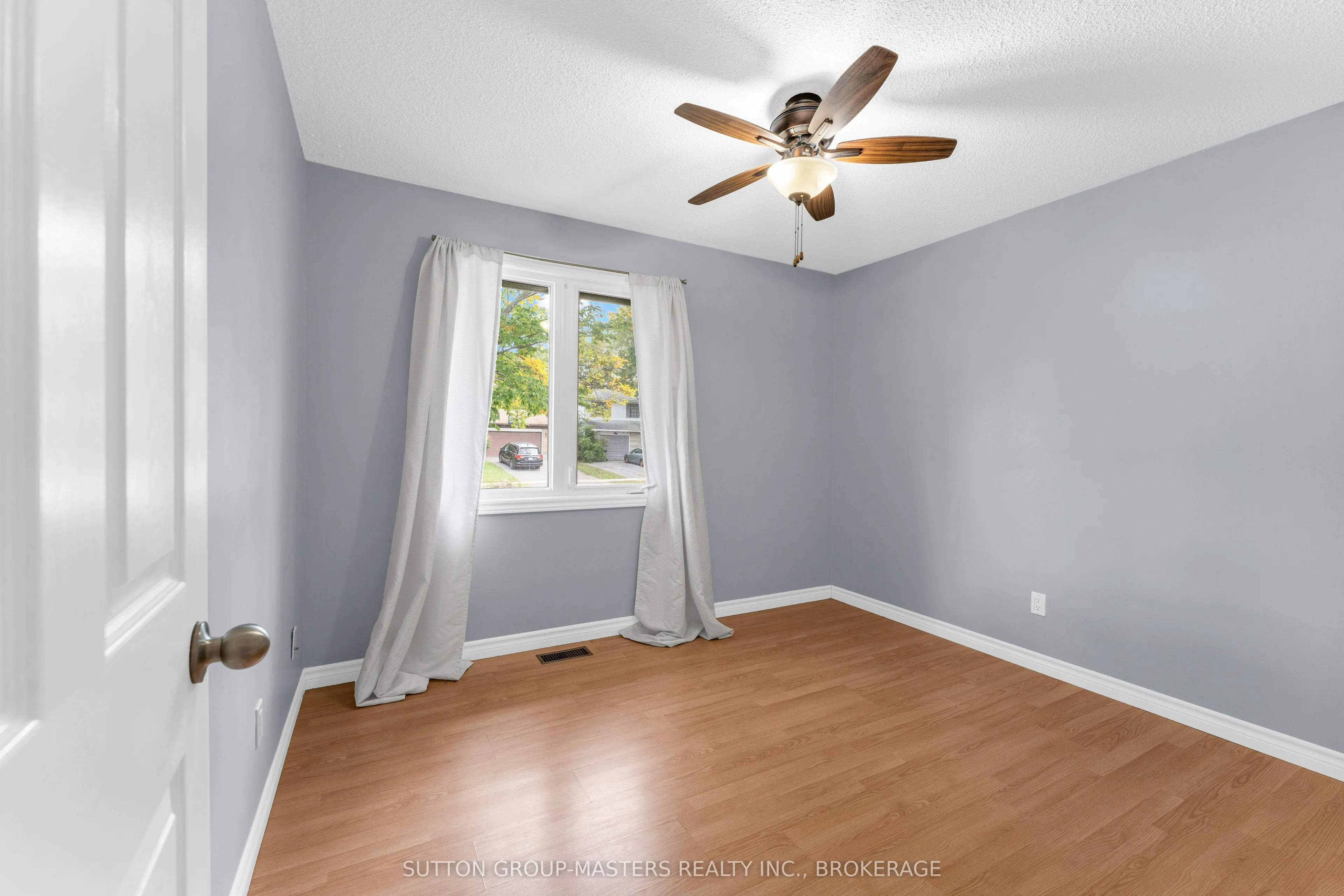 863 Pembridge Crescent