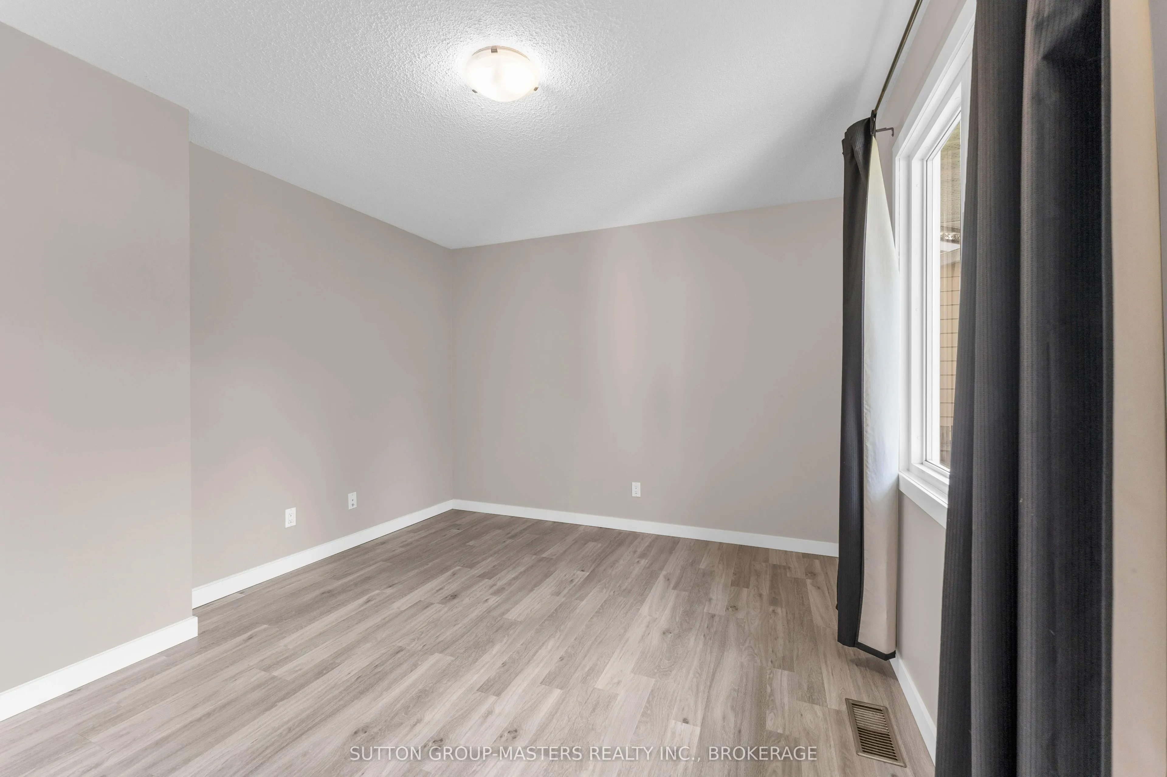 863 Pembridge Crescent