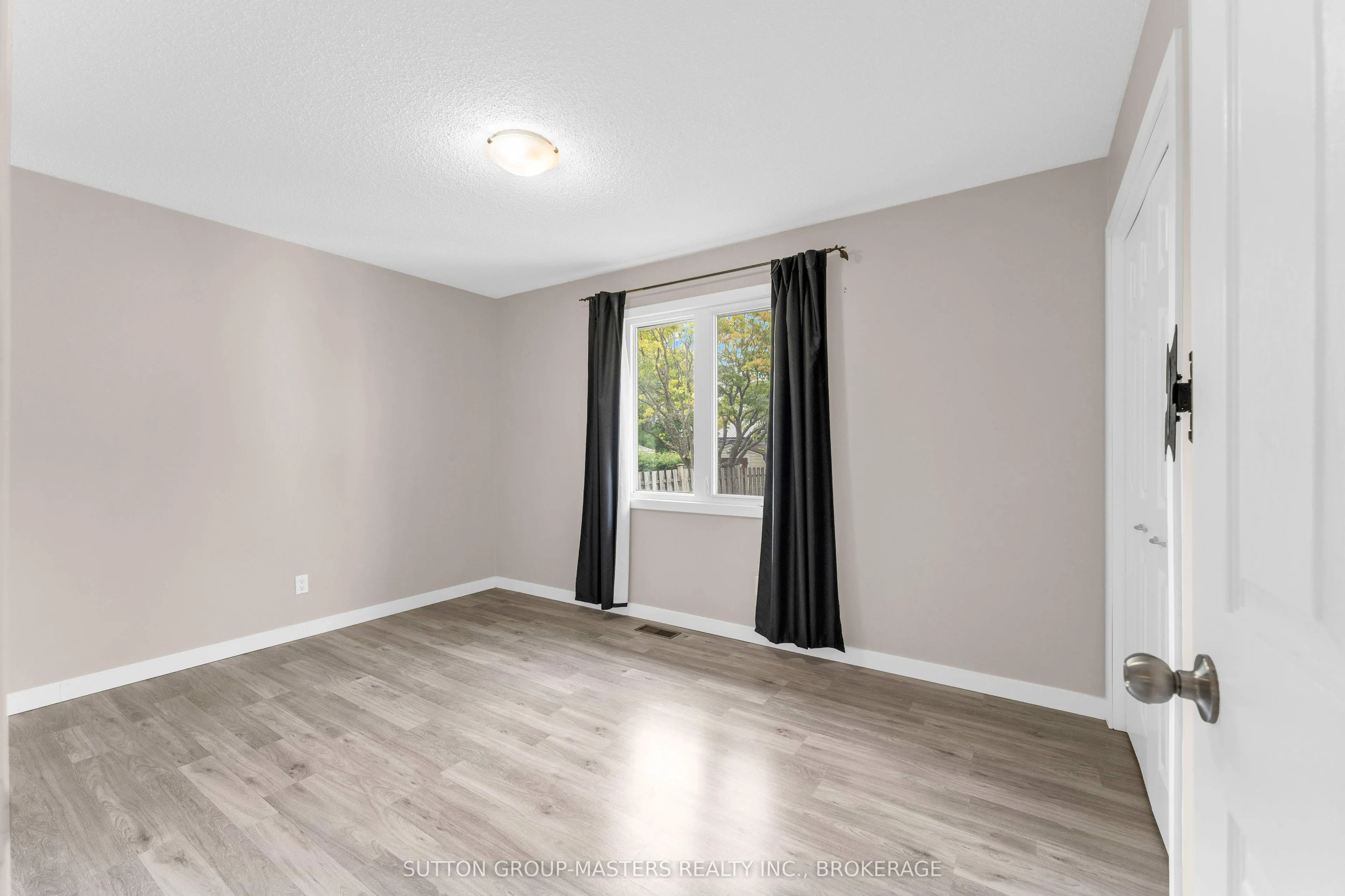 863 Pembridge Crescent