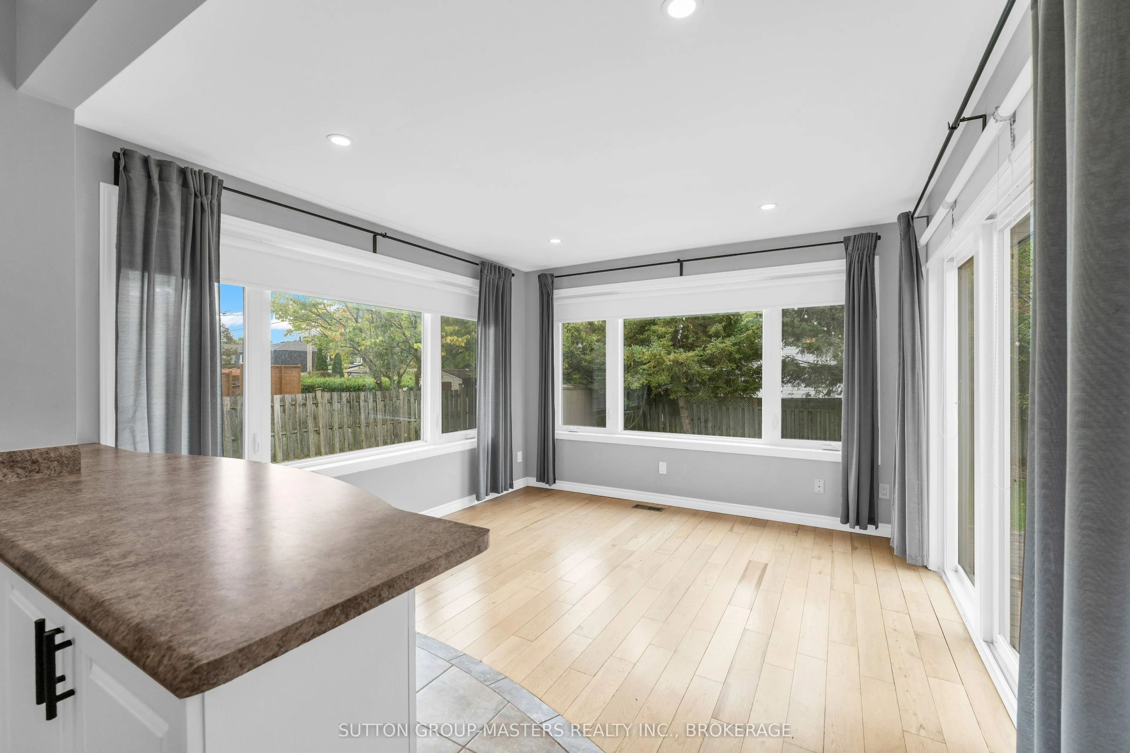 863 Pembridge Crescent