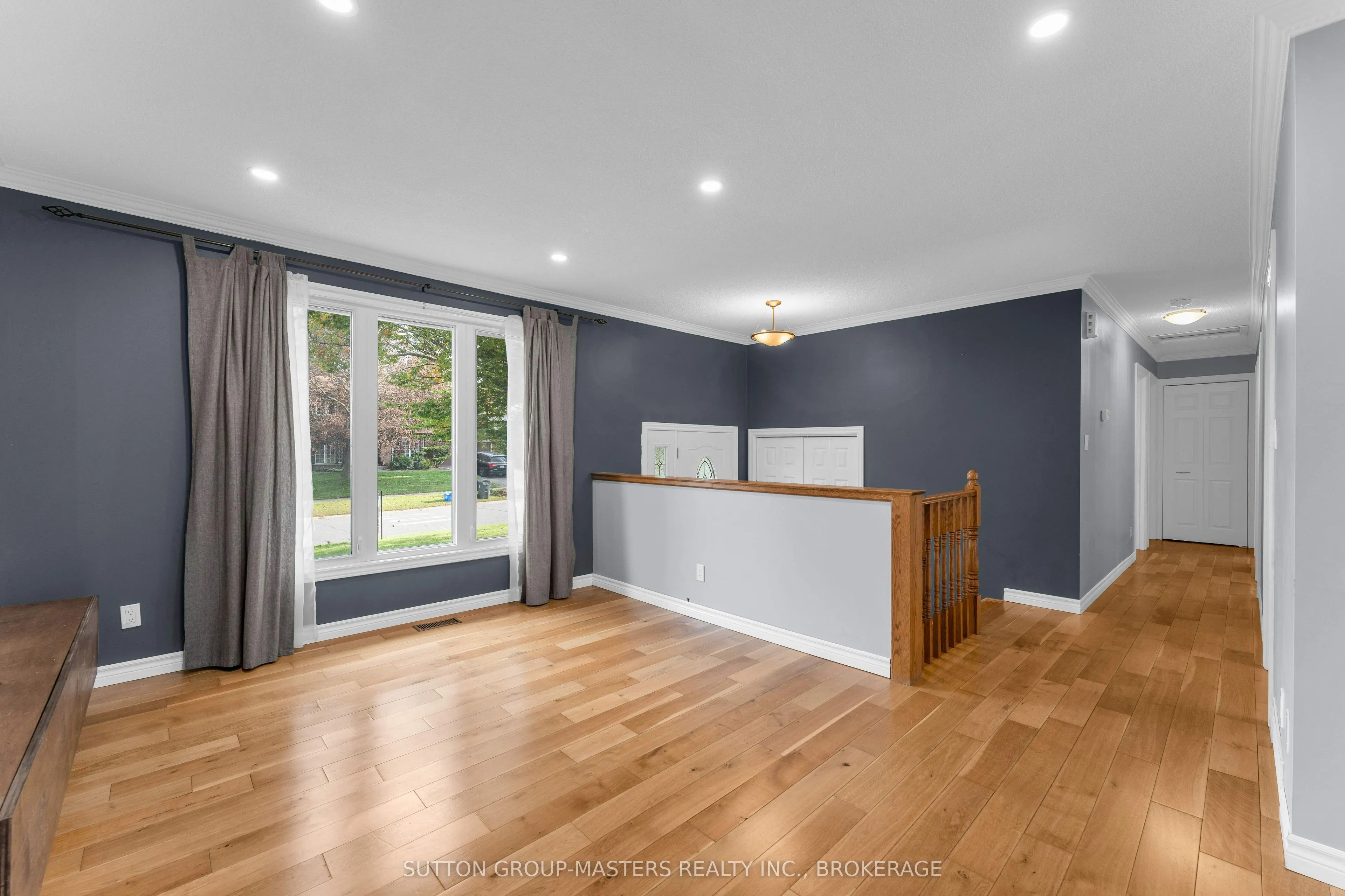 863 Pembridge Crescent