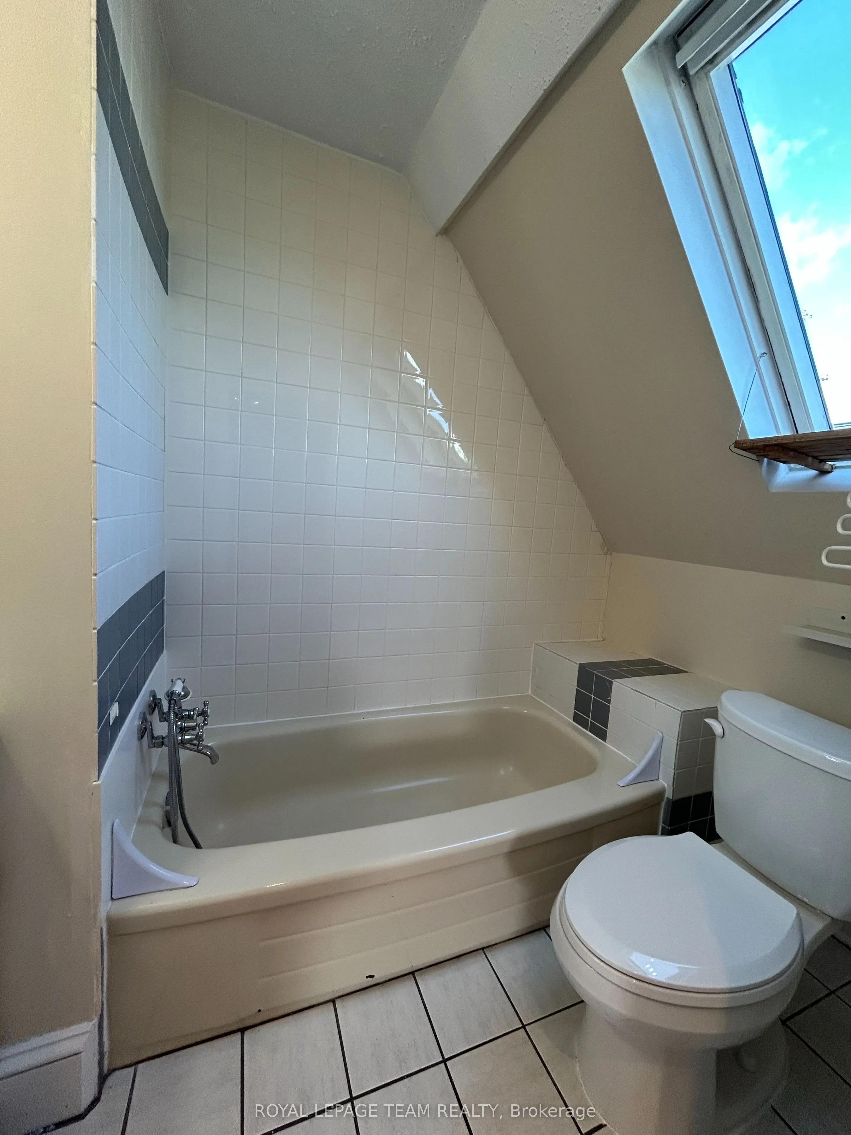 427 SUNNYSIDE Avenue #B
