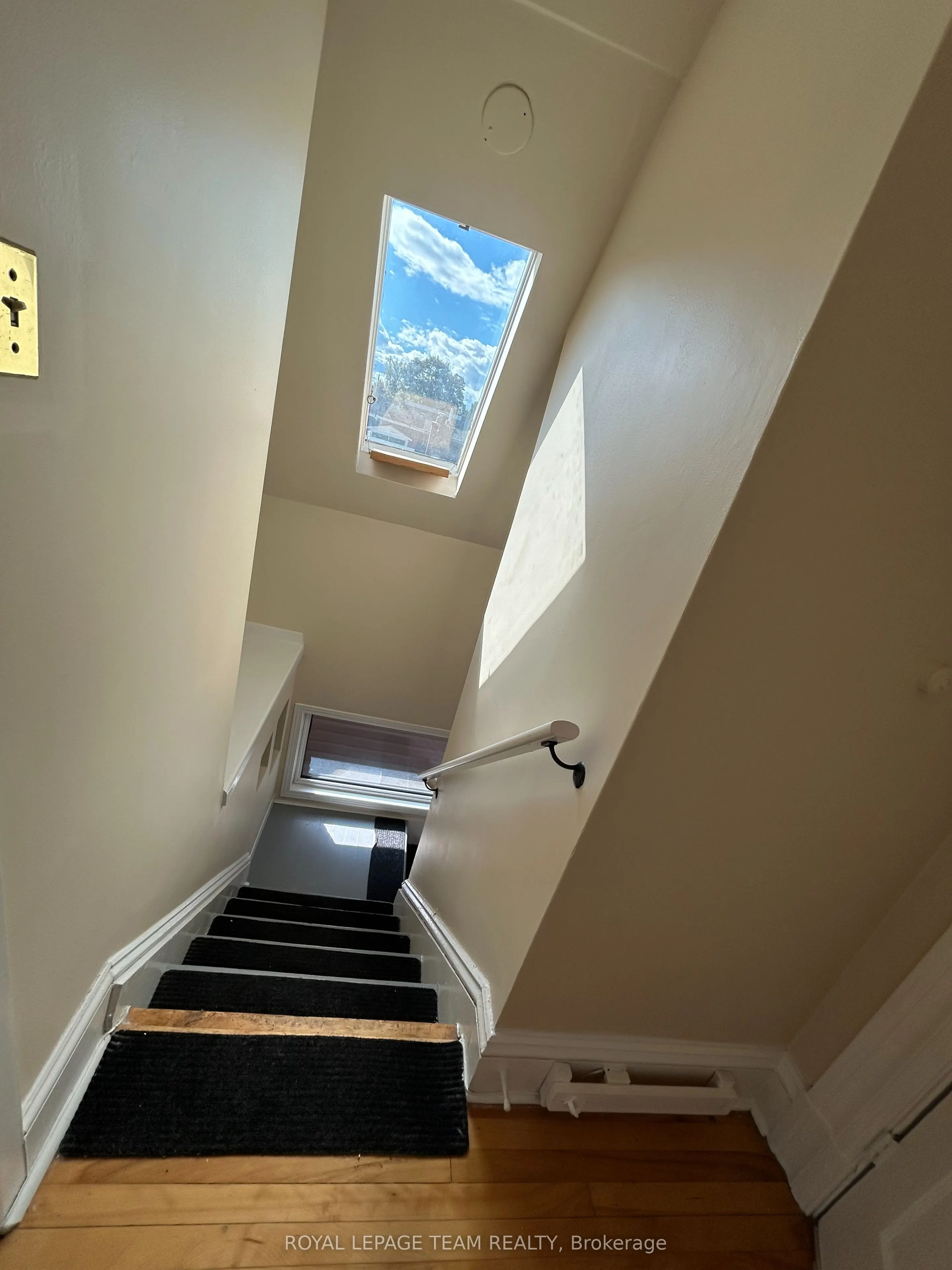 427 SUNNYSIDE Avenue #B