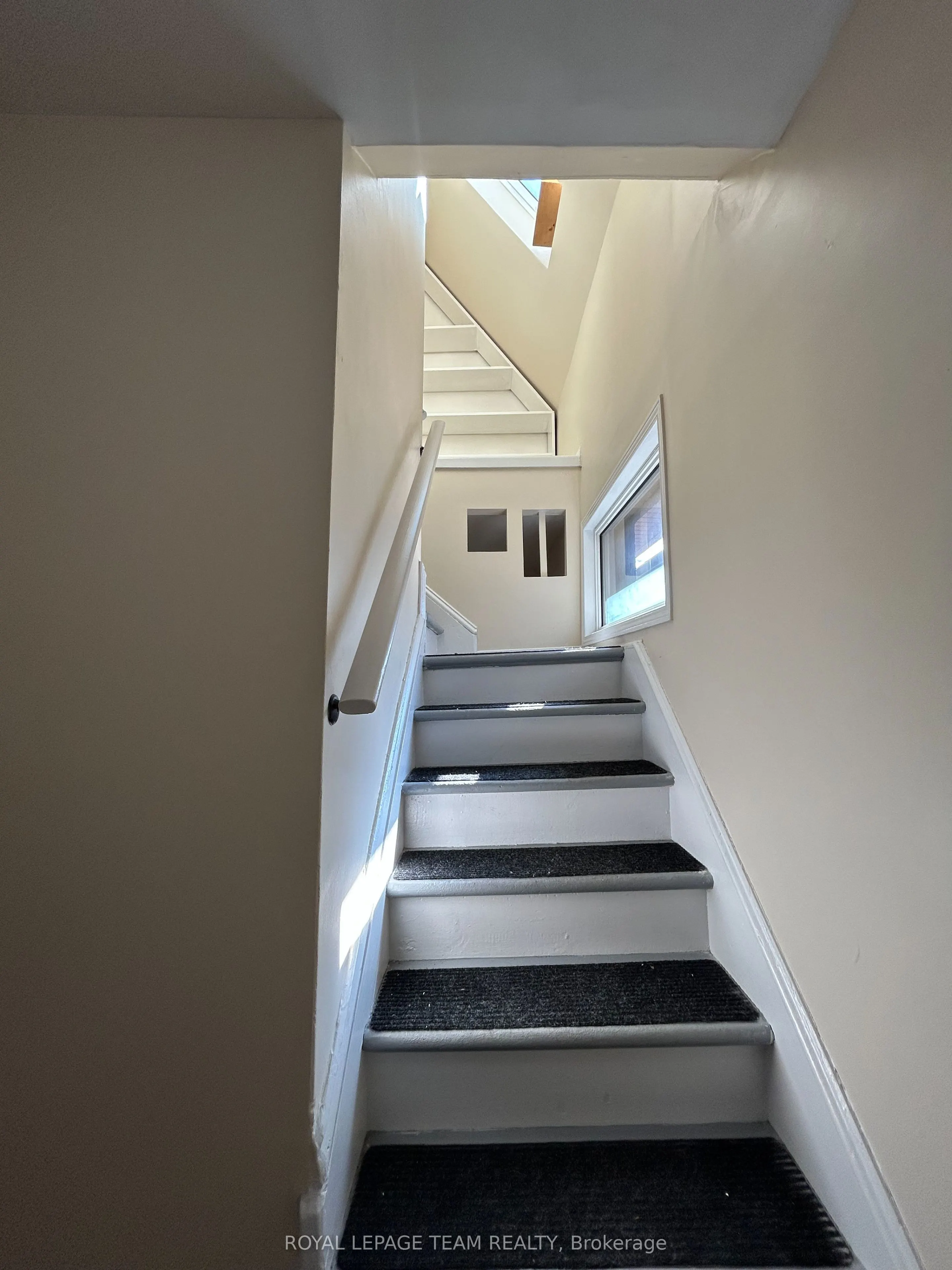 427 SUNNYSIDE Avenue #B